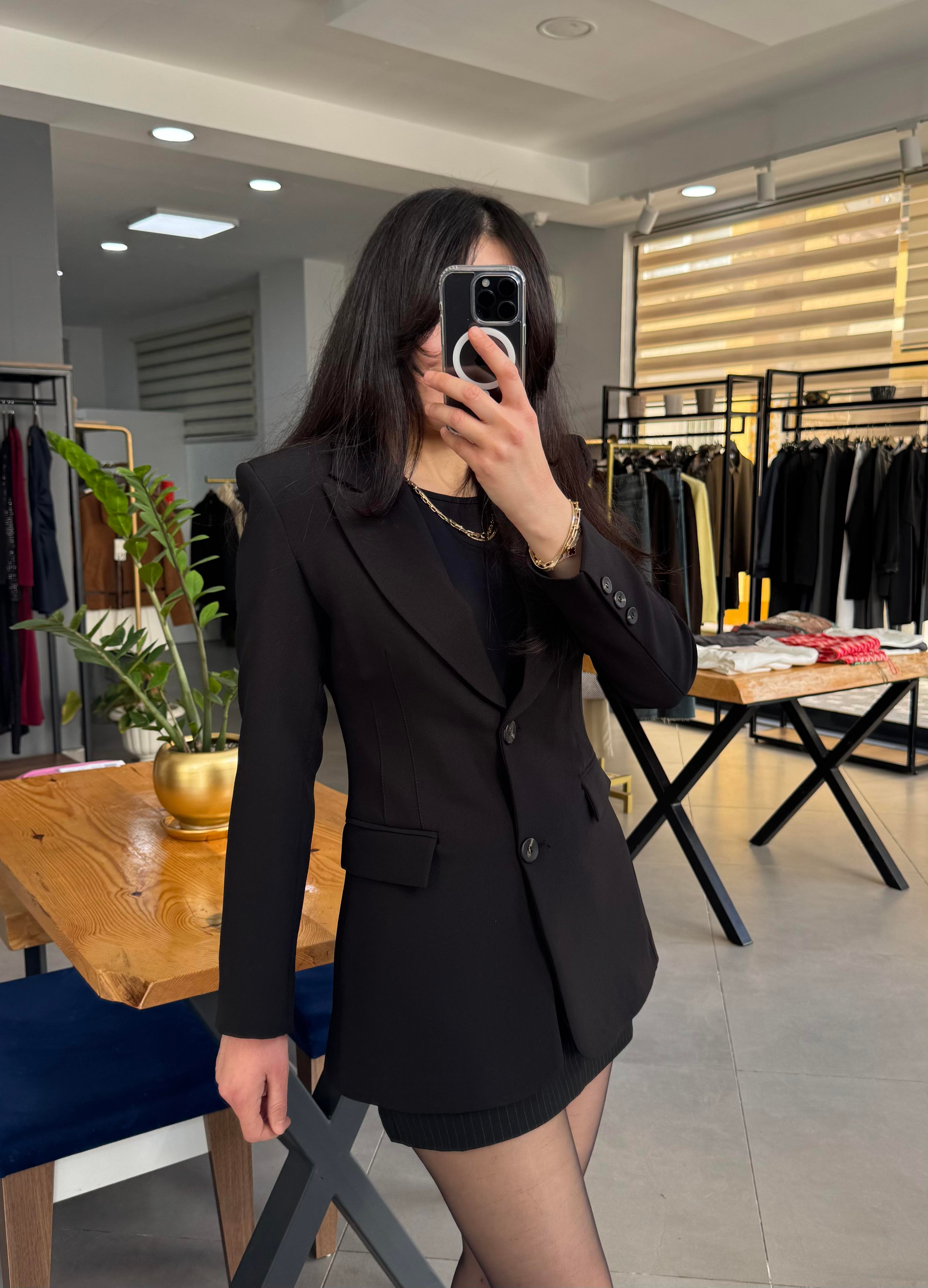 Siyah Belden Oturtmalı Astarlı Blazer Ceket