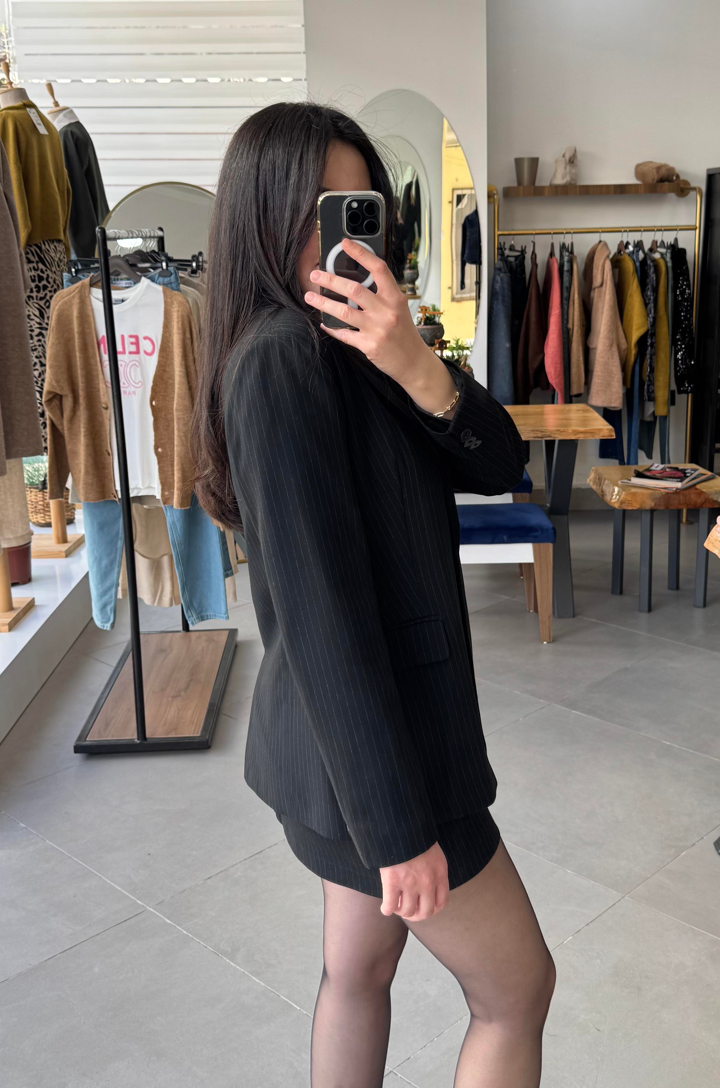 Siyah Çizgili Astarlı Blazer Ceket