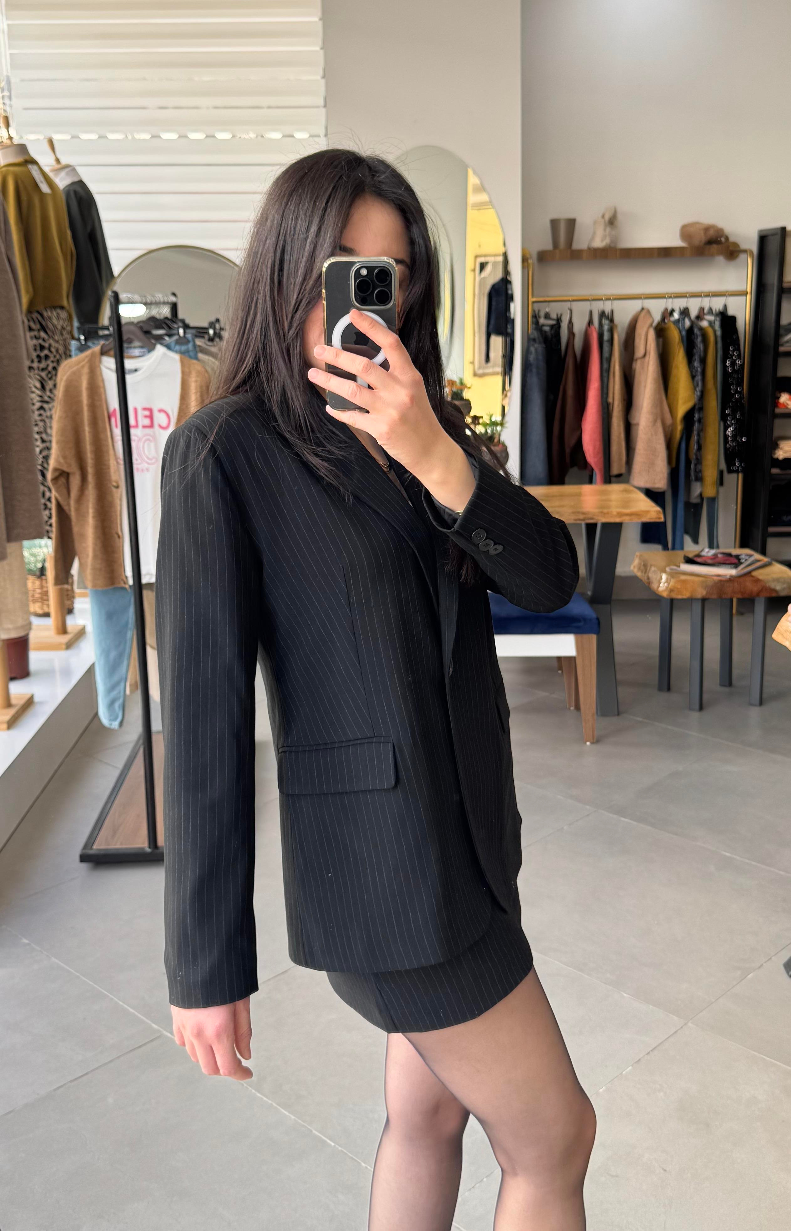 Siyah Çizgili Astarlı Blazer Ceket