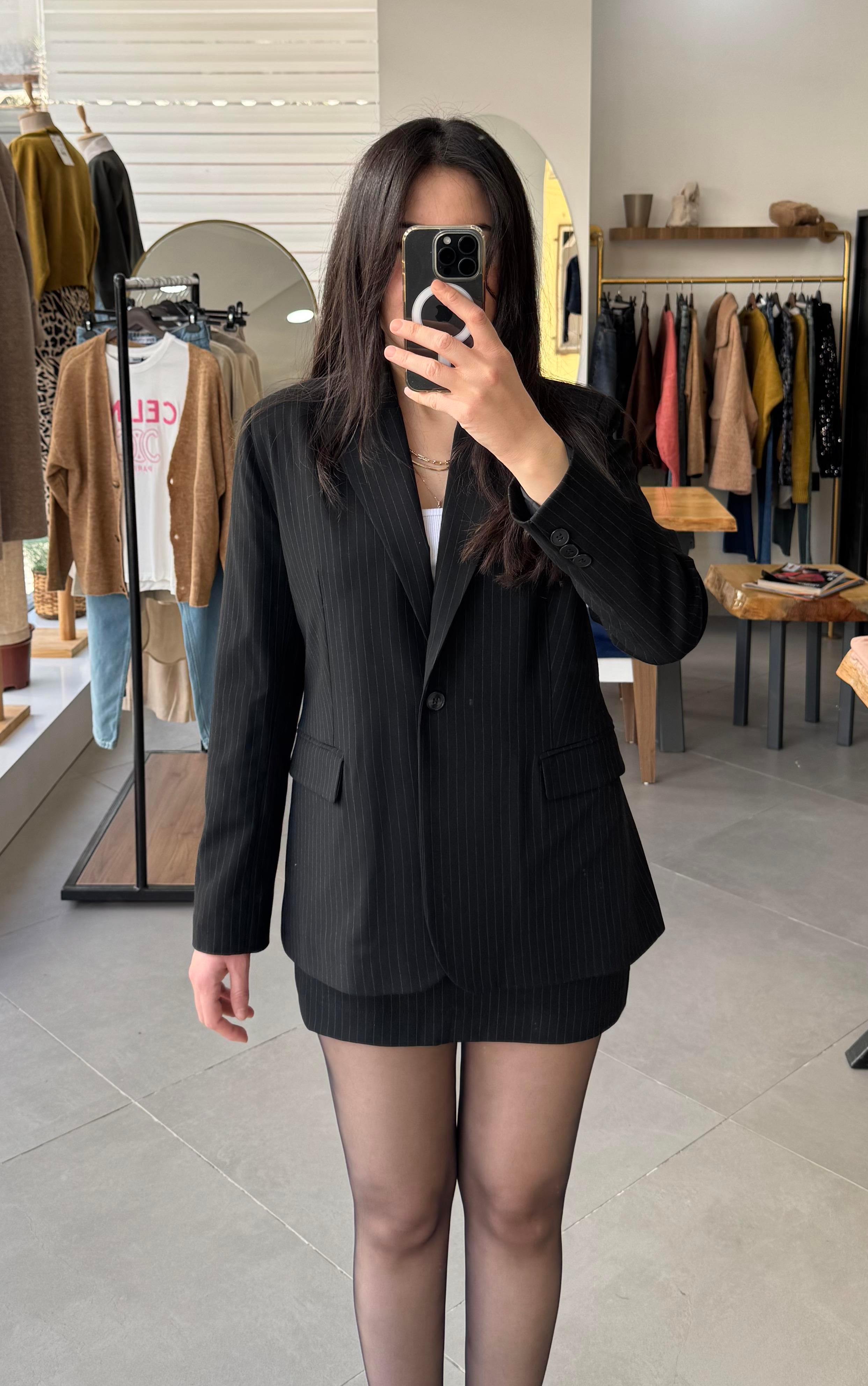 Siyah Çizgili Astarlı Blazer Ceket
