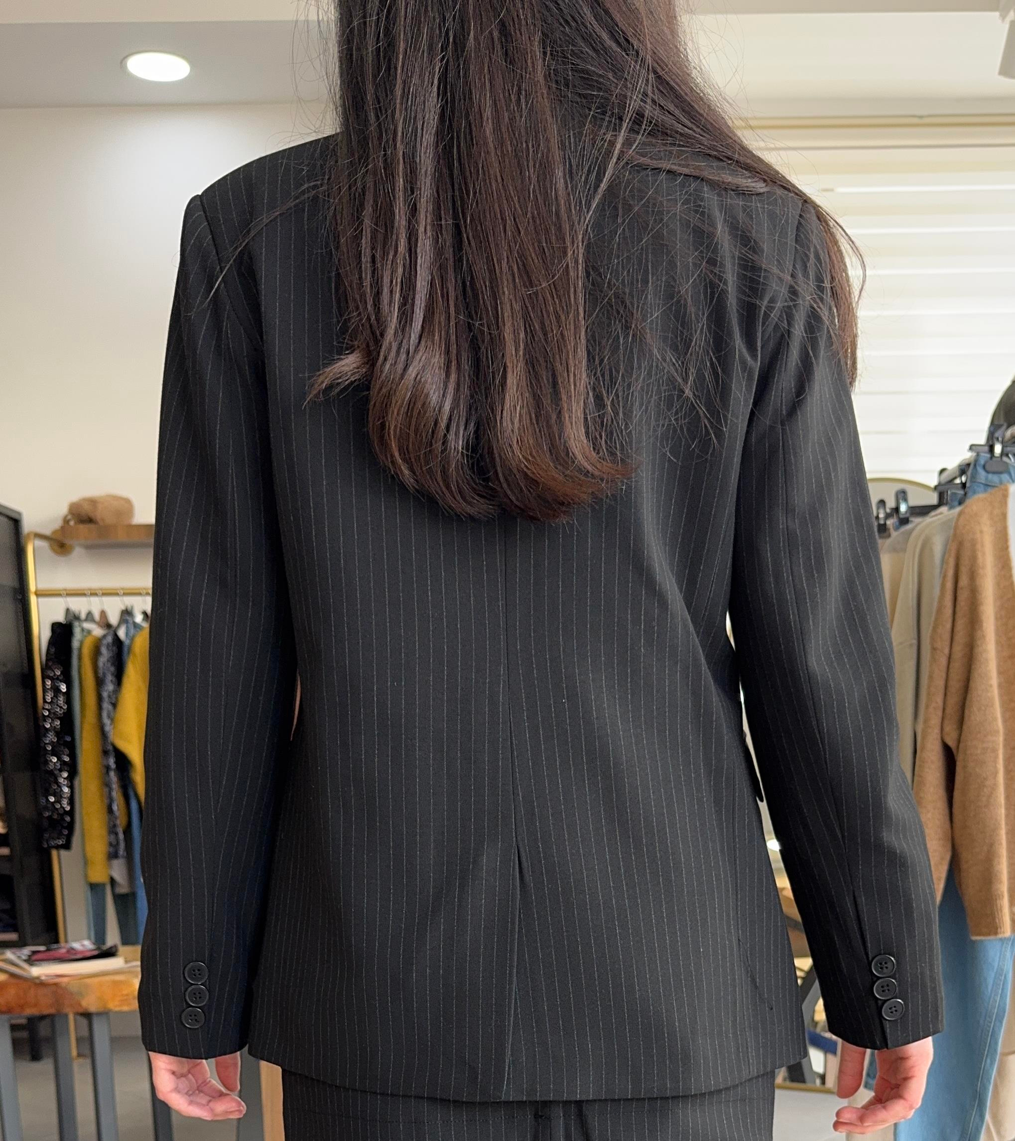 Siyah Çizgili Astarlı Blazer Ceket