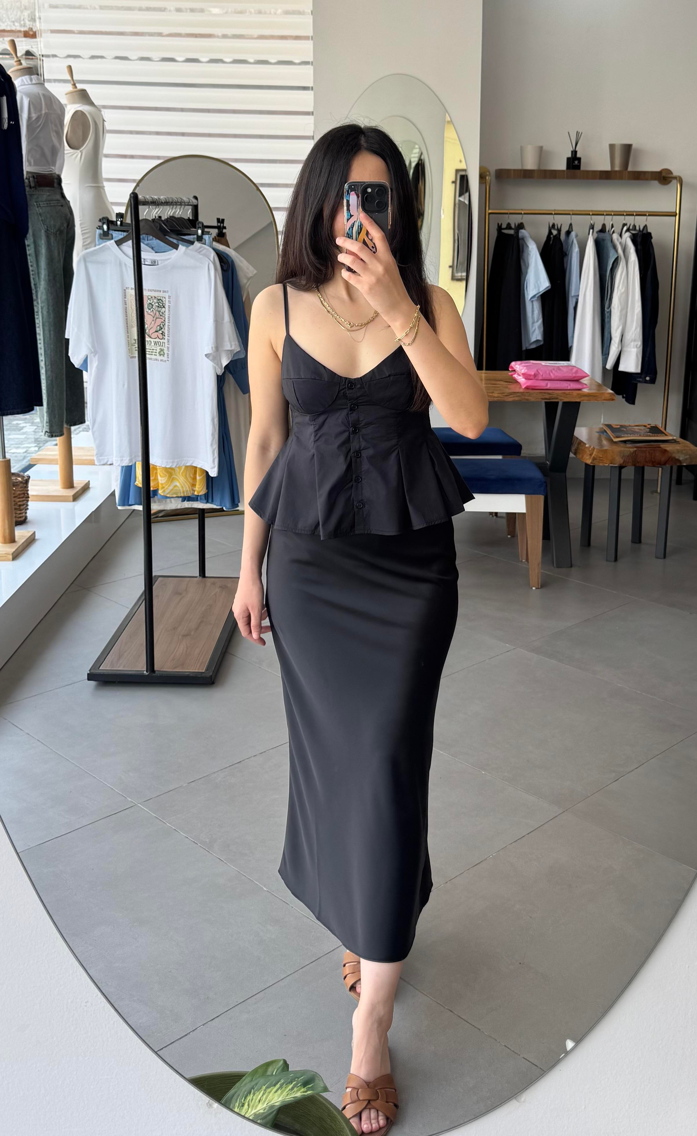 Siyah Kuplu Pileli Ön Düğmeli Poplin Askılı Bluz