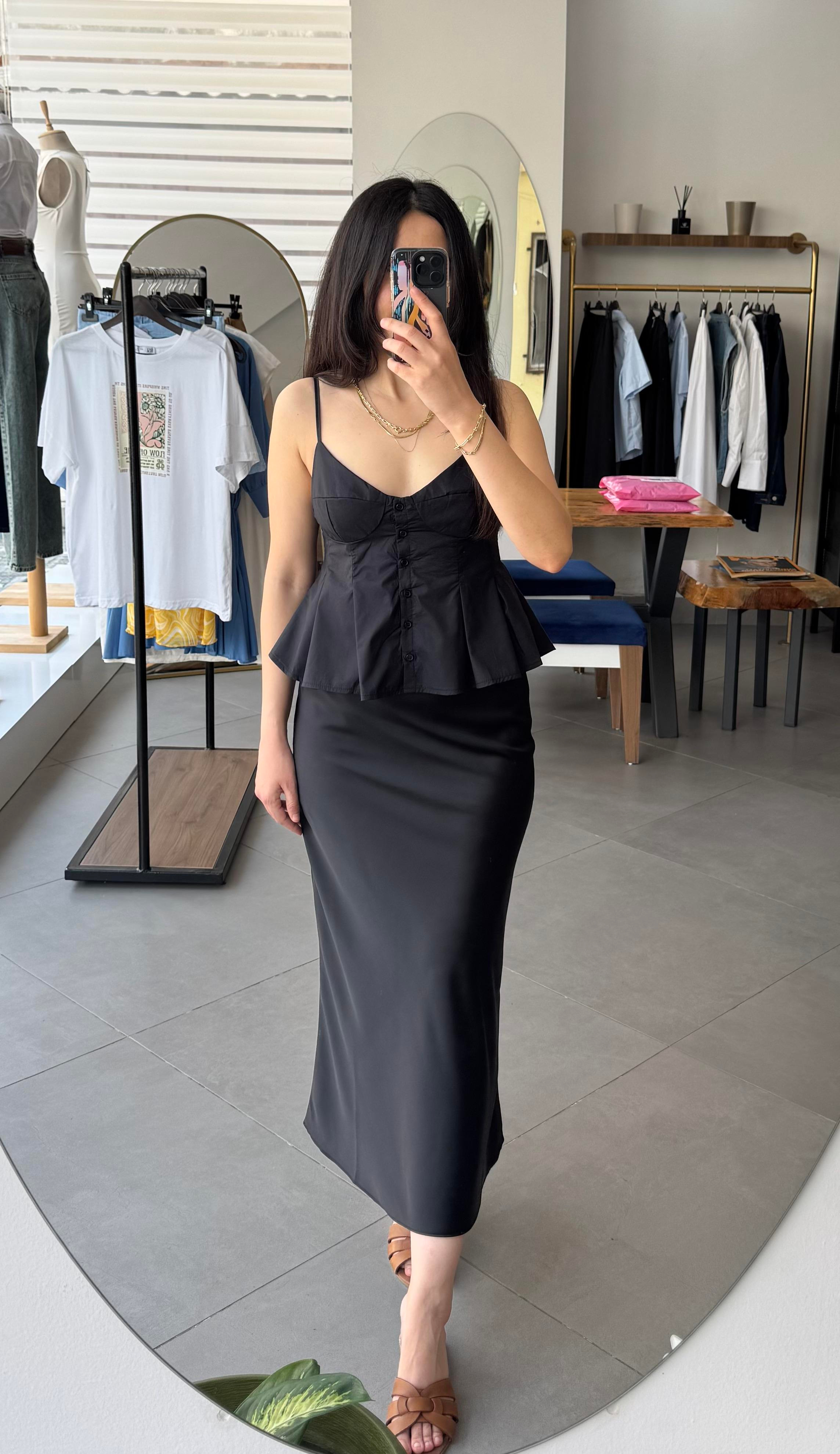 Siyah Kuplu Pileli Ön Düğmeli Poplin Askılı Bluz