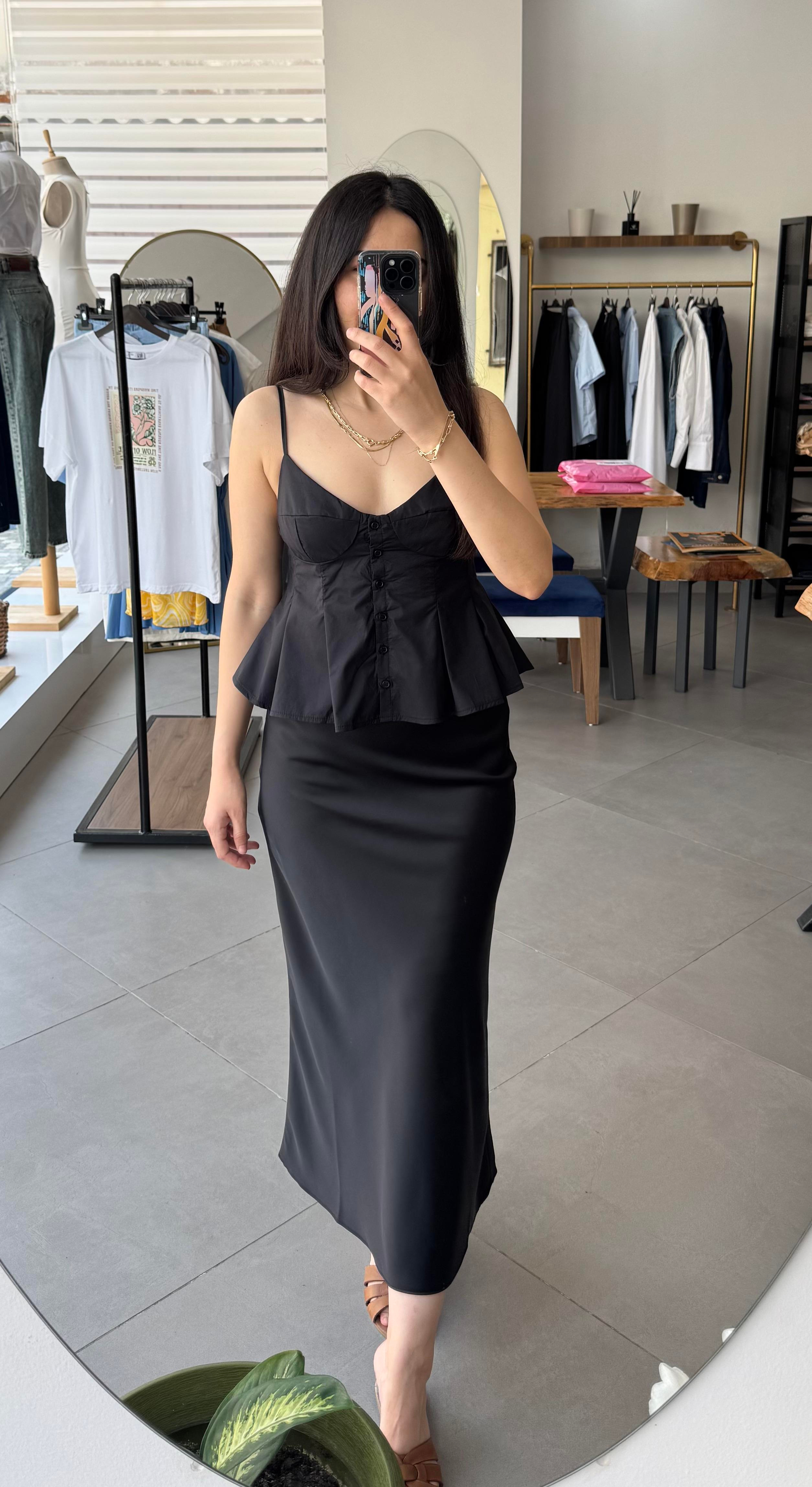 Siyah Kuplu Pileli Ön Düğmeli Poplin Askılı Bluz