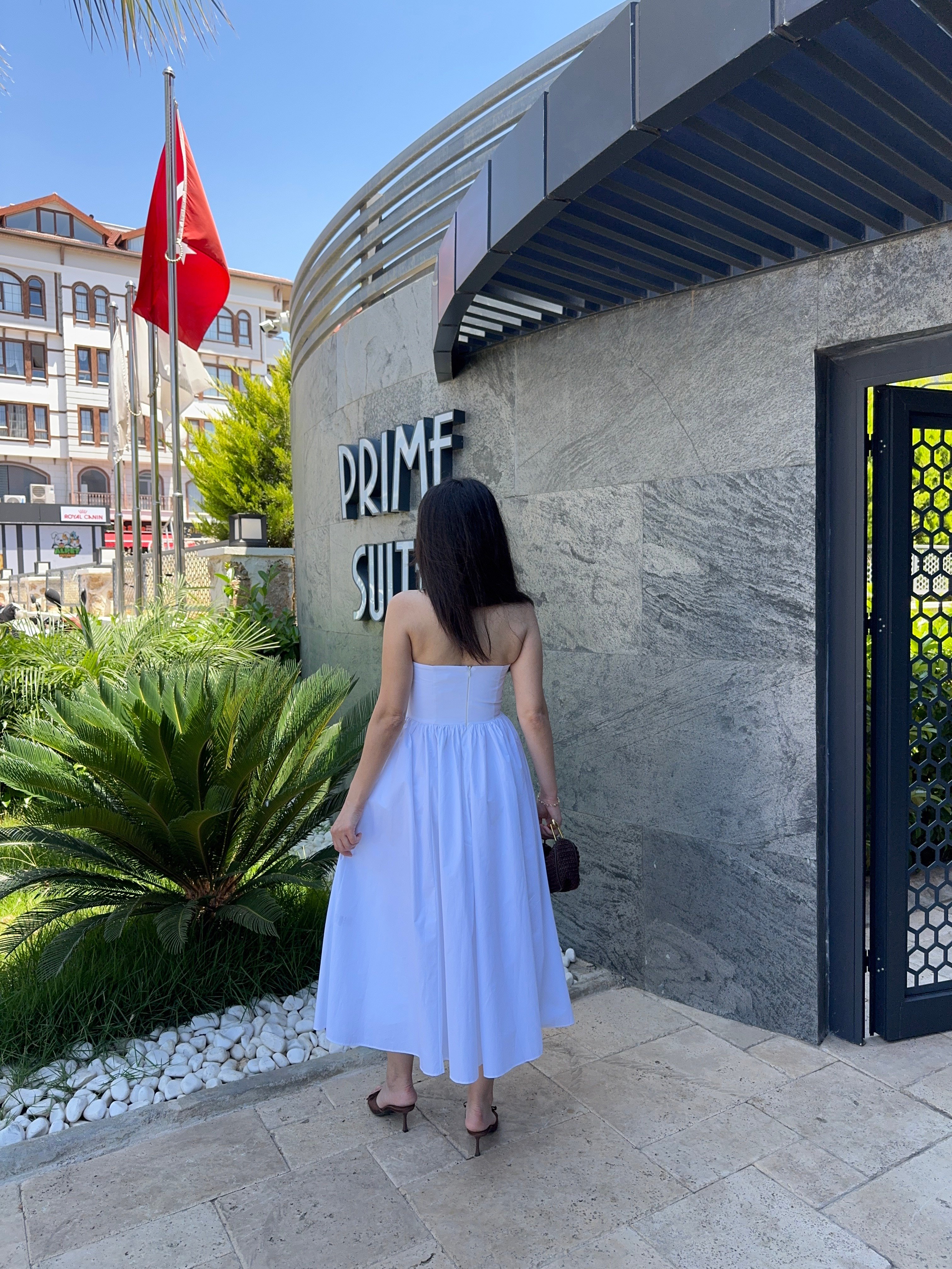 Straplez Cep Detaylı Poplin Beyaz Midi Elbise