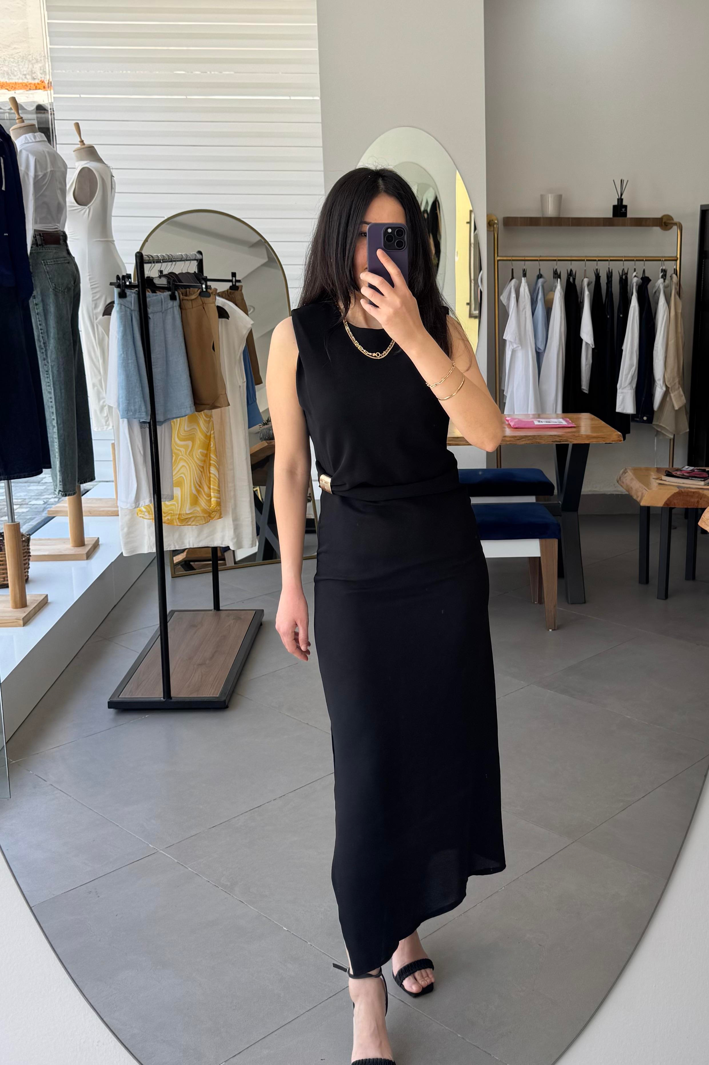 Vatkalı Bel Toka Detaylı Yırtmaçlı Siyah Midi Elbise