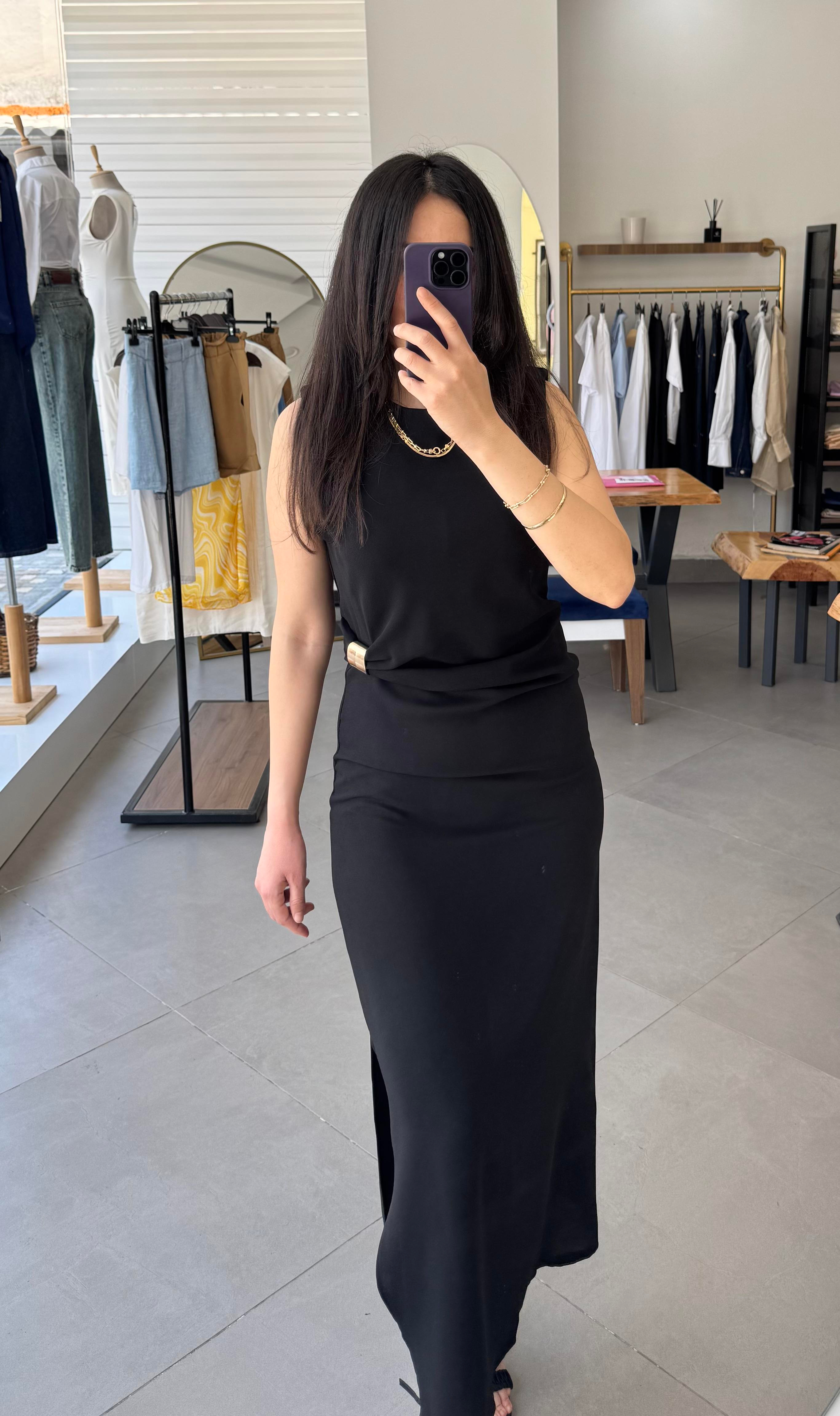 Vatkalı Bel Toka Detaylı Yırtmaçlı Siyah Midi Elbise