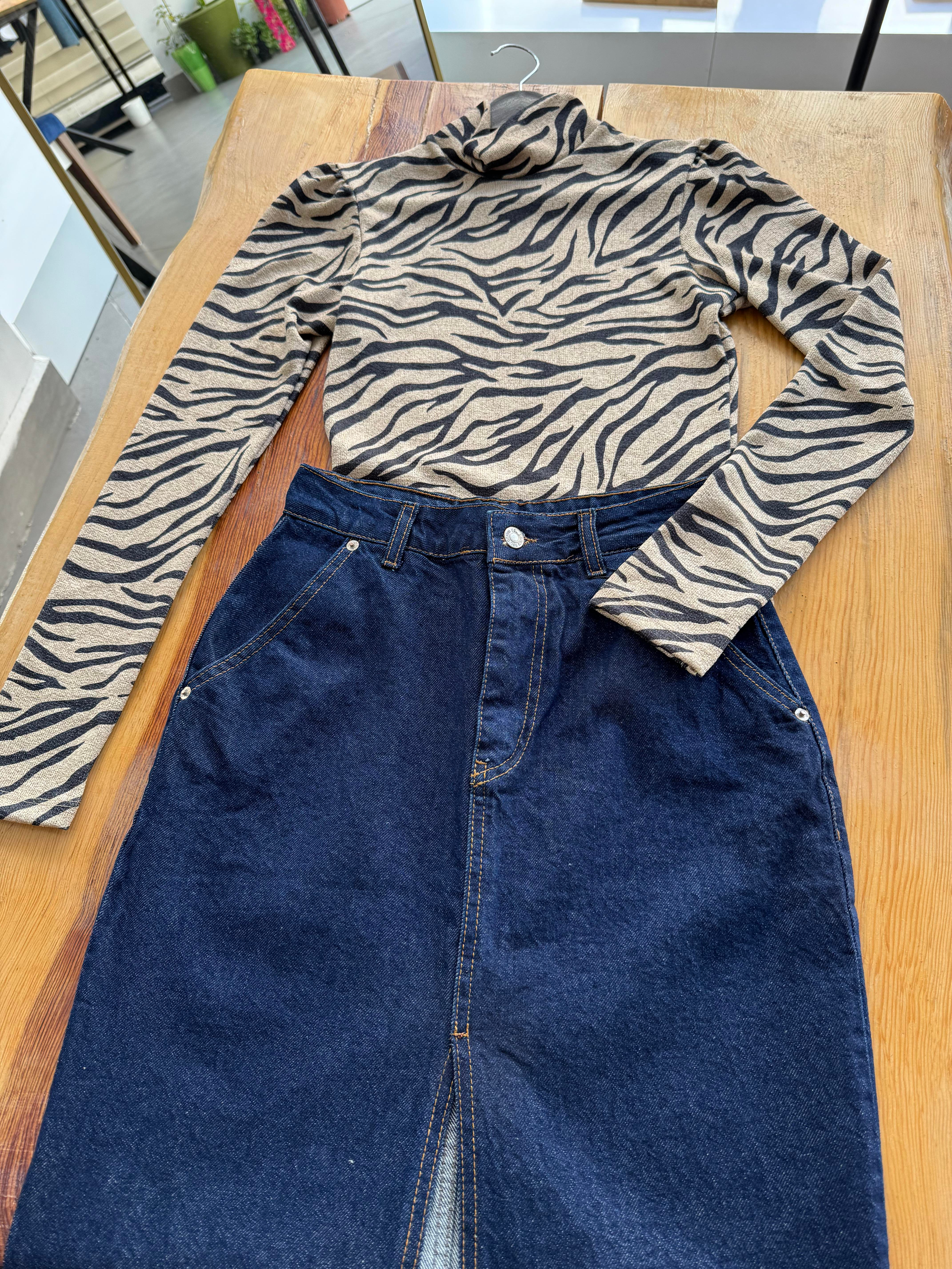 Yarım Balıkçı Yaka Zebra Desen Siyah Body