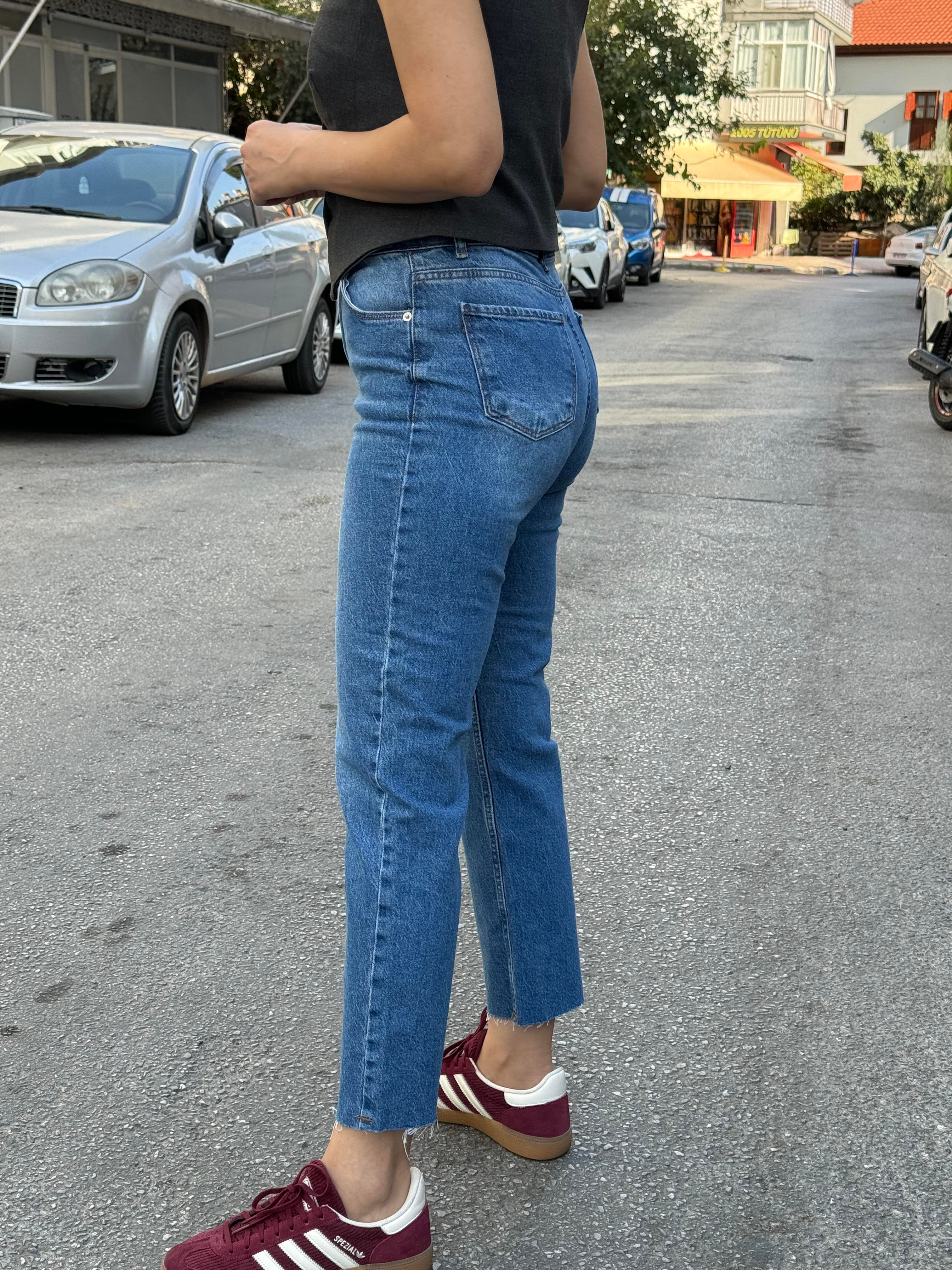 Yüksek Bel Kesik Paça Mavi Jean Pantolon