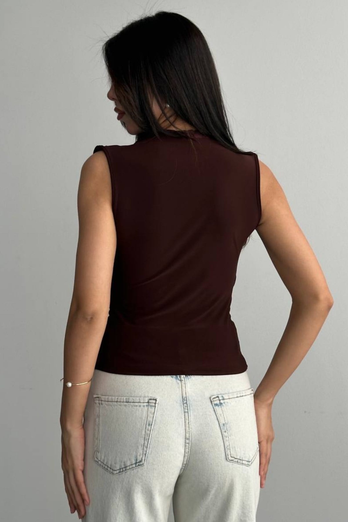 Dantelli Drape Yaka Sıfır Kol Bluz KAHVE