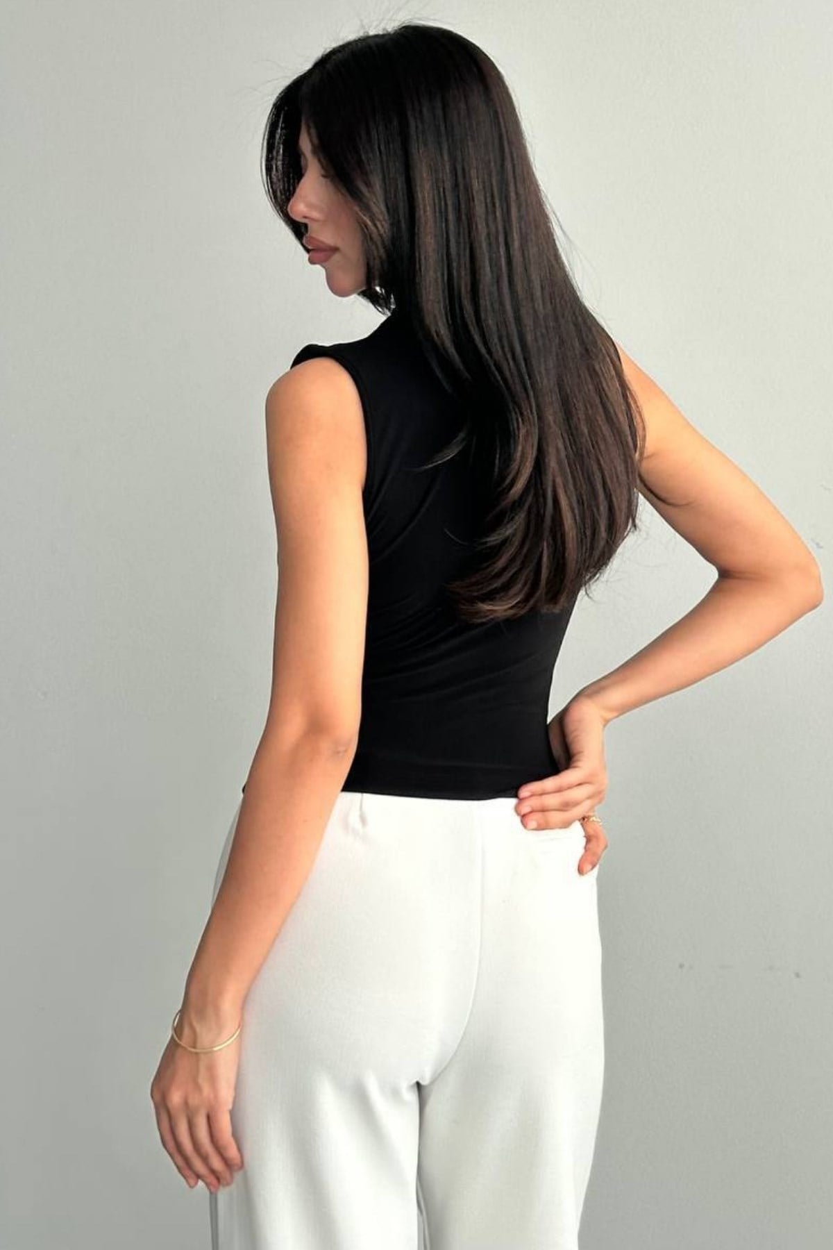 Dantelli Drape Yaka Sıfır Kol Bluz SIYAH