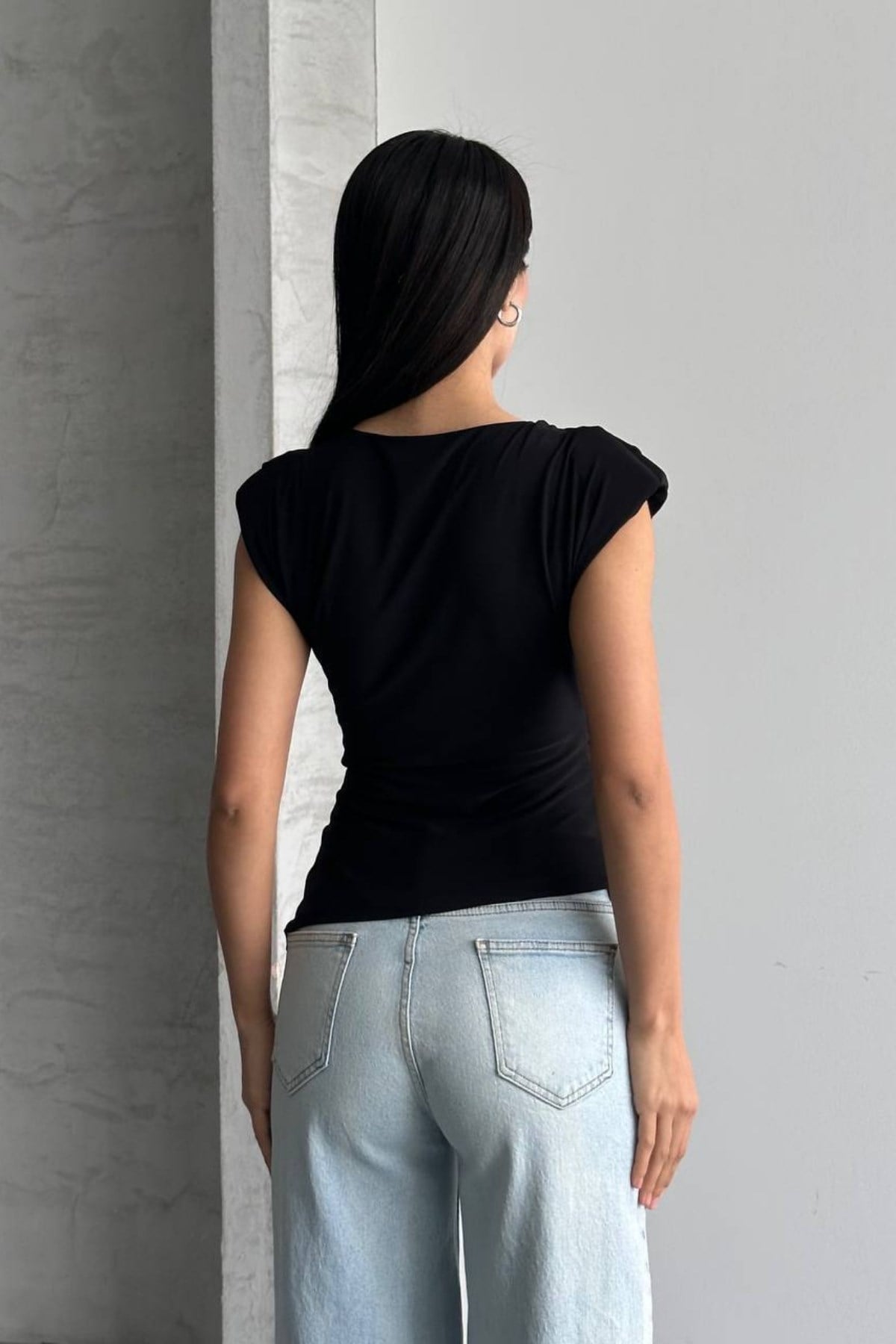 Omzu Tokalı Beli Toka Bluz SIYAH