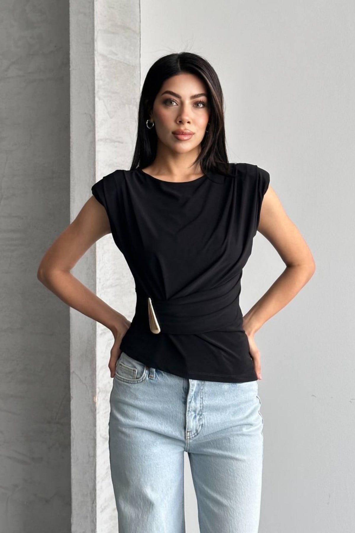 Omzu Tokalı Beli Toka Bluz SIYAH