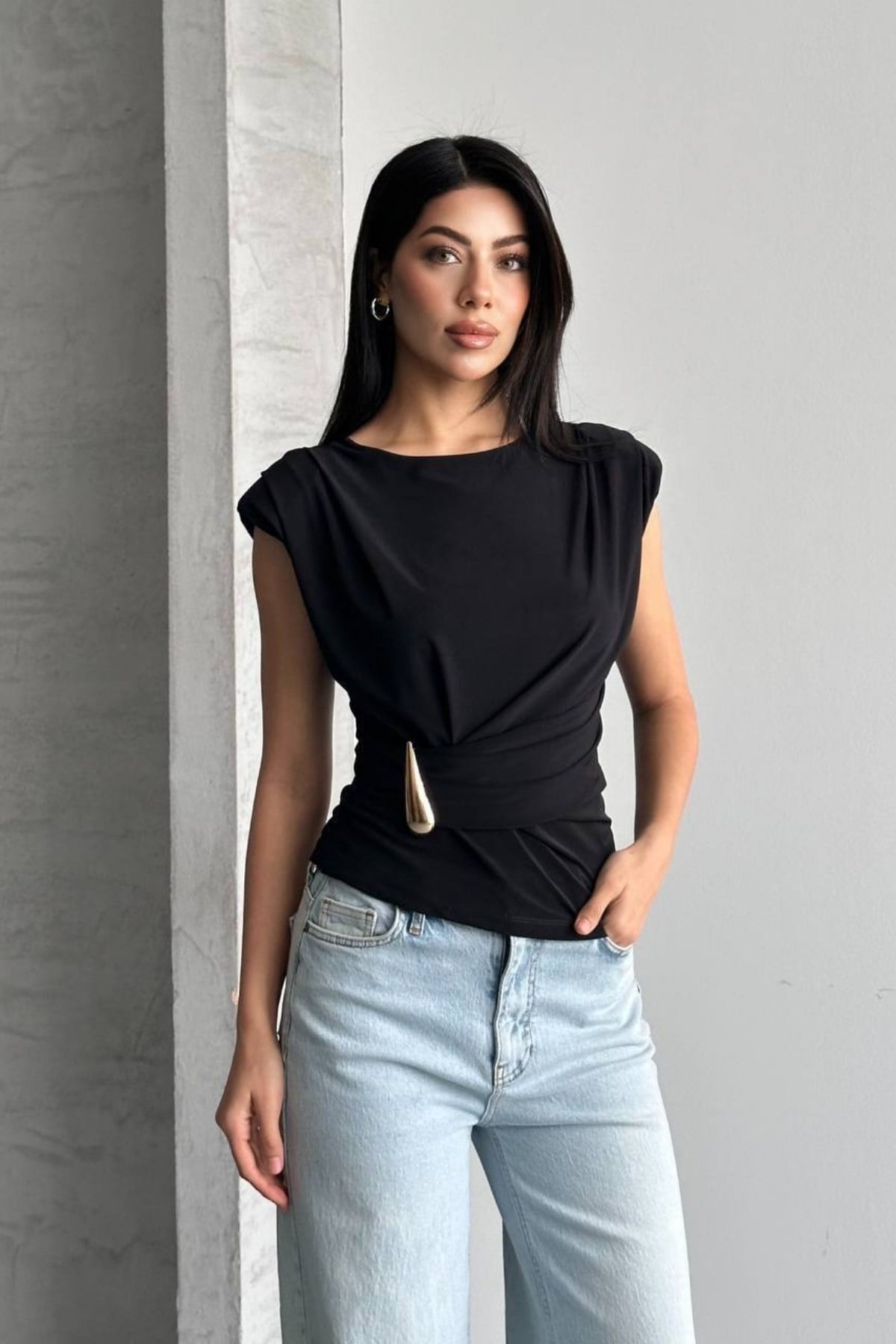 Omzu Tokalı Beli Toka Bluz SIYAH