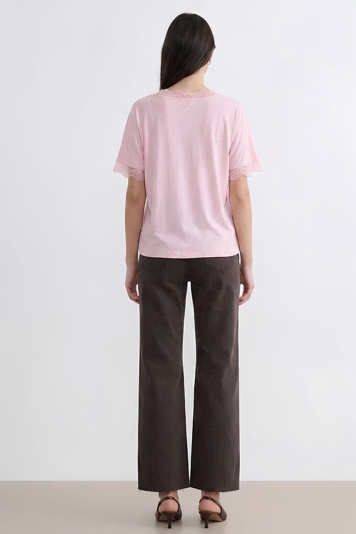 Yaka ve Kol Dantel Detay Bluz PEMBE