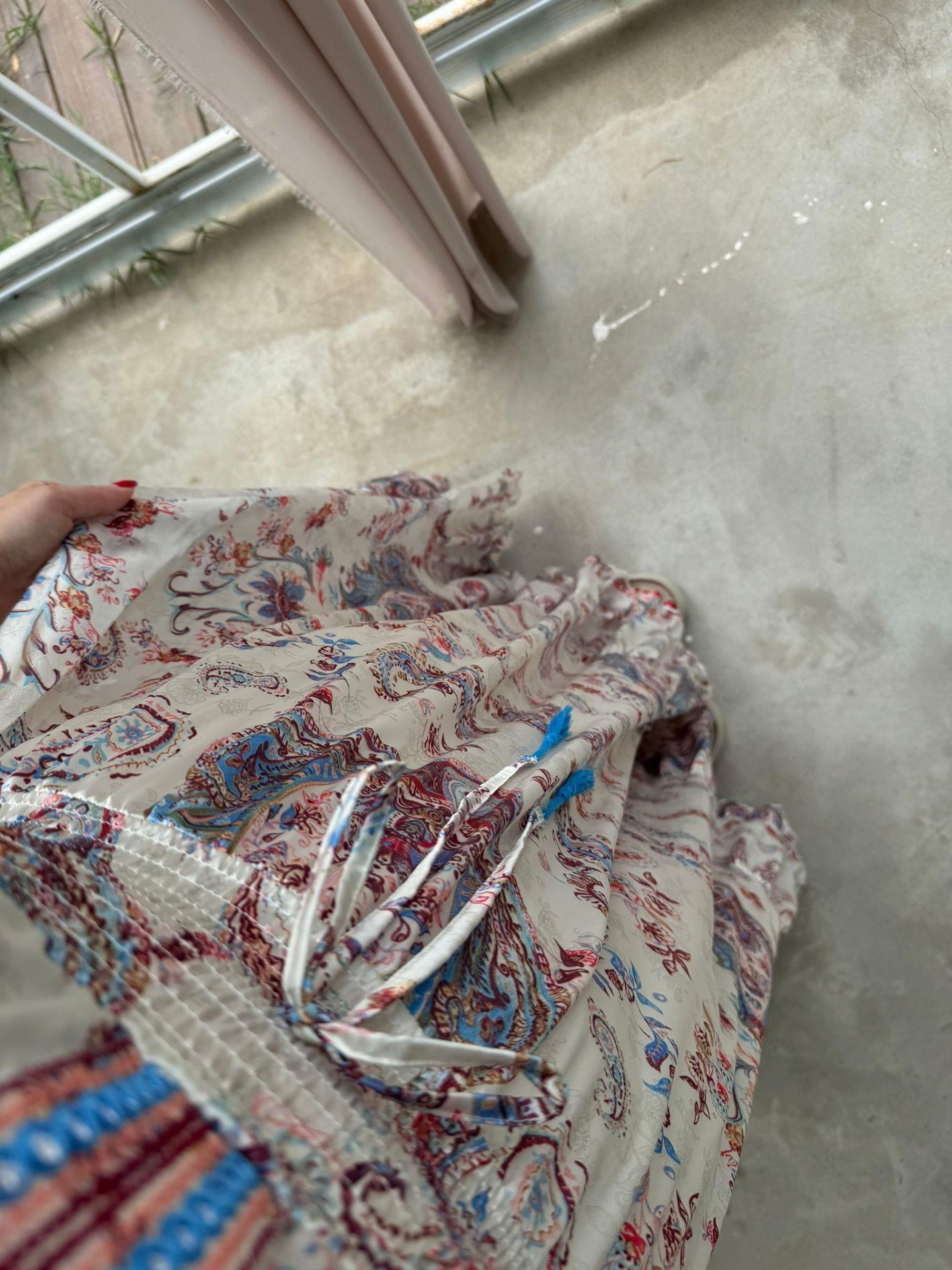 ANGEL İPEK SATEN İTHAL BELİ LASTIKLI TASARIM ELBİSE EKRU