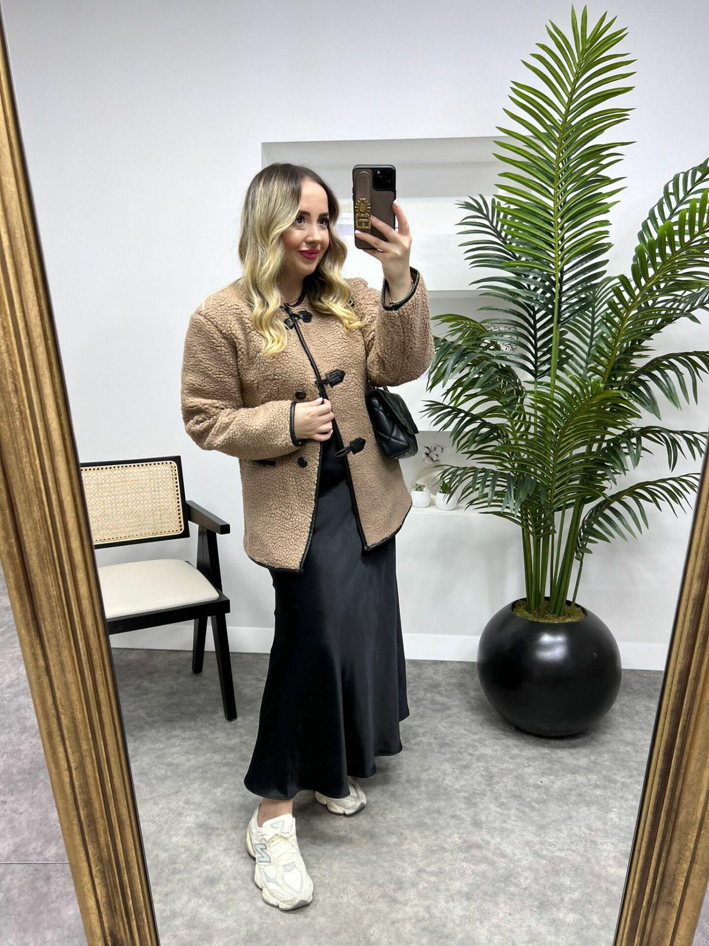 APLİKELİ KÜRKLÜ PALTO CAMEL