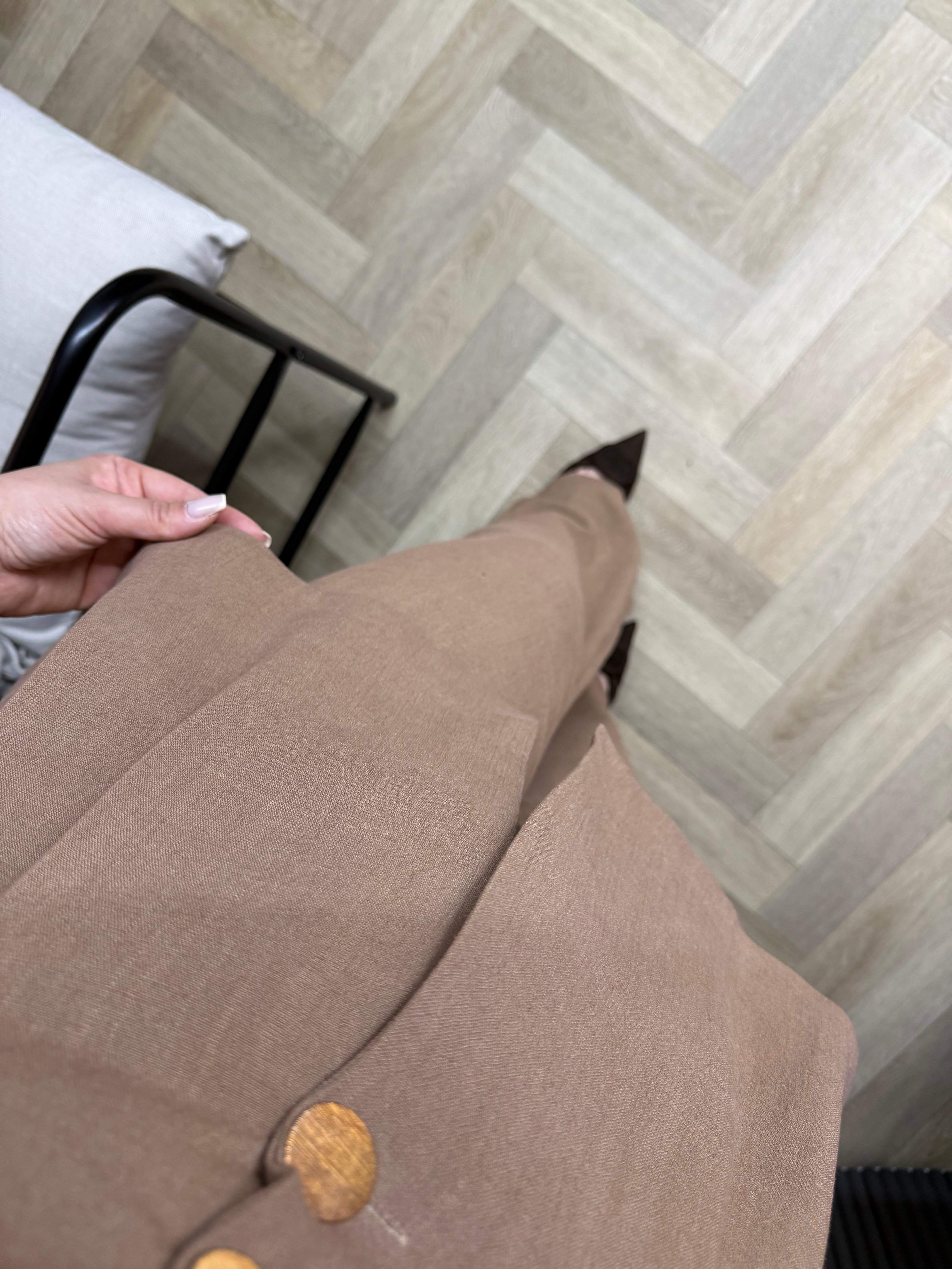 Arya Belden Oturan Ceketlı Tasarım Keten Takım Sütlü Kahve