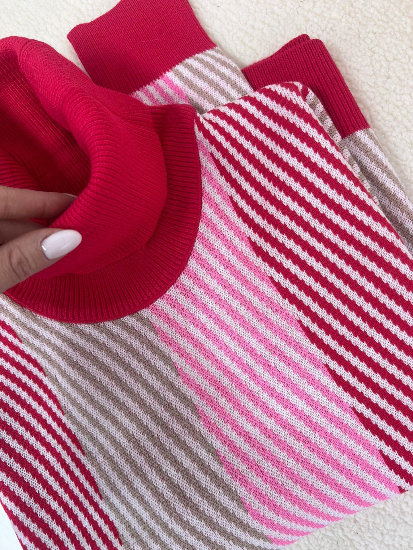 BALIKÇI YAKA KIRMIZI PEMBE DESEN TRİKO