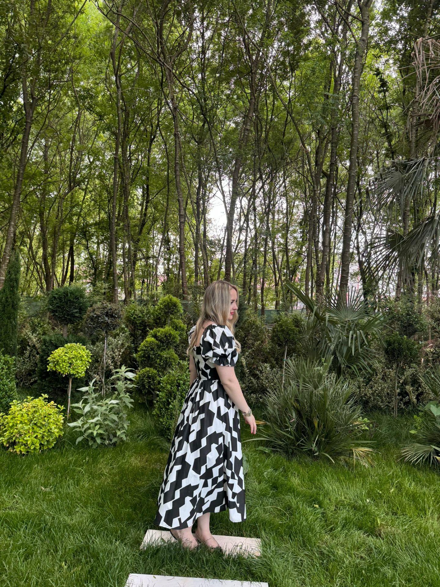 BALON KOL SİYAH BEYAZ DESENLİ KARE YAKA POPLİN ELBİSE