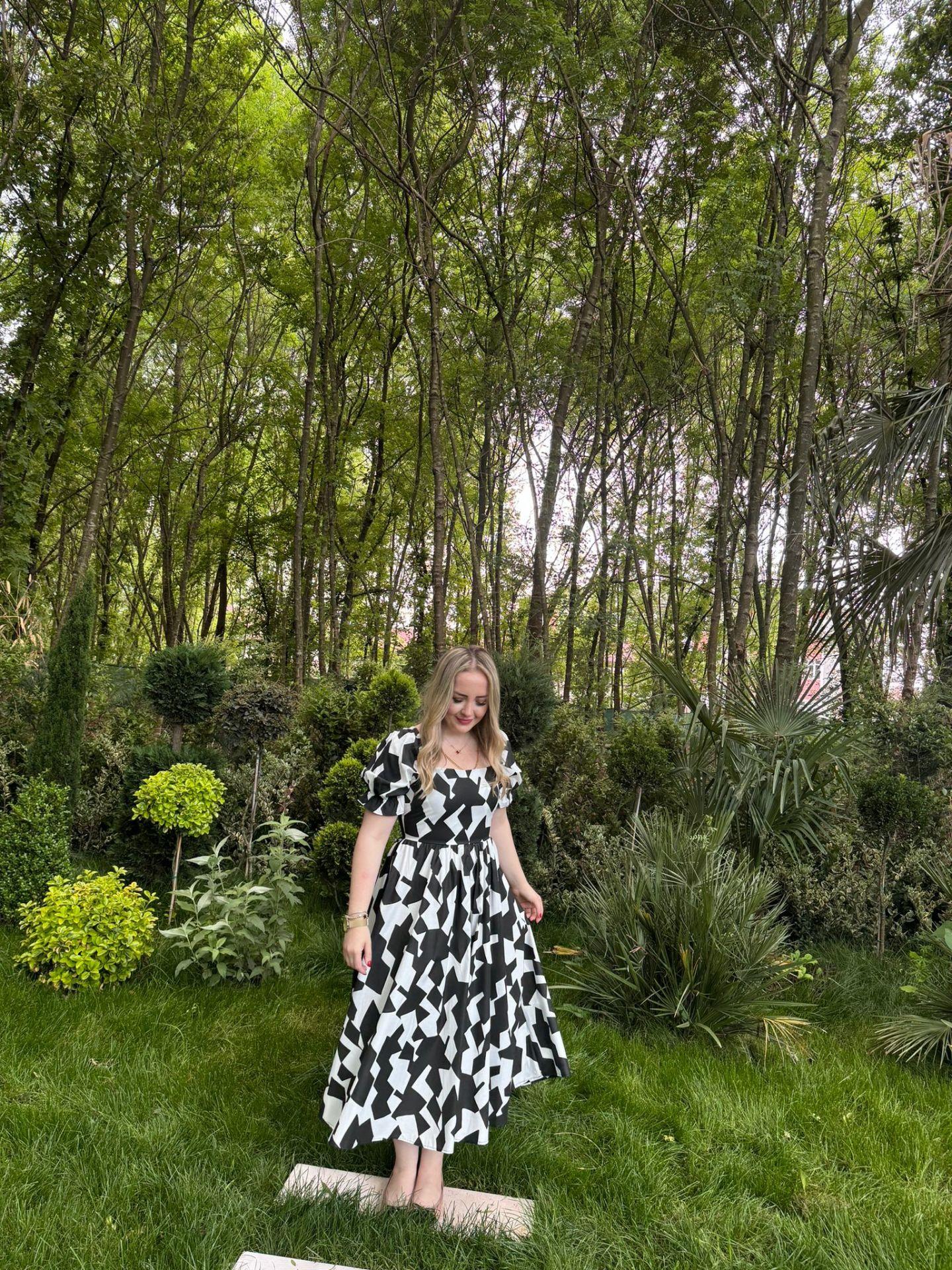 BALON KOL SİYAH BEYAZ DESENLİ KARE YAKA POPLİN ELBİSE