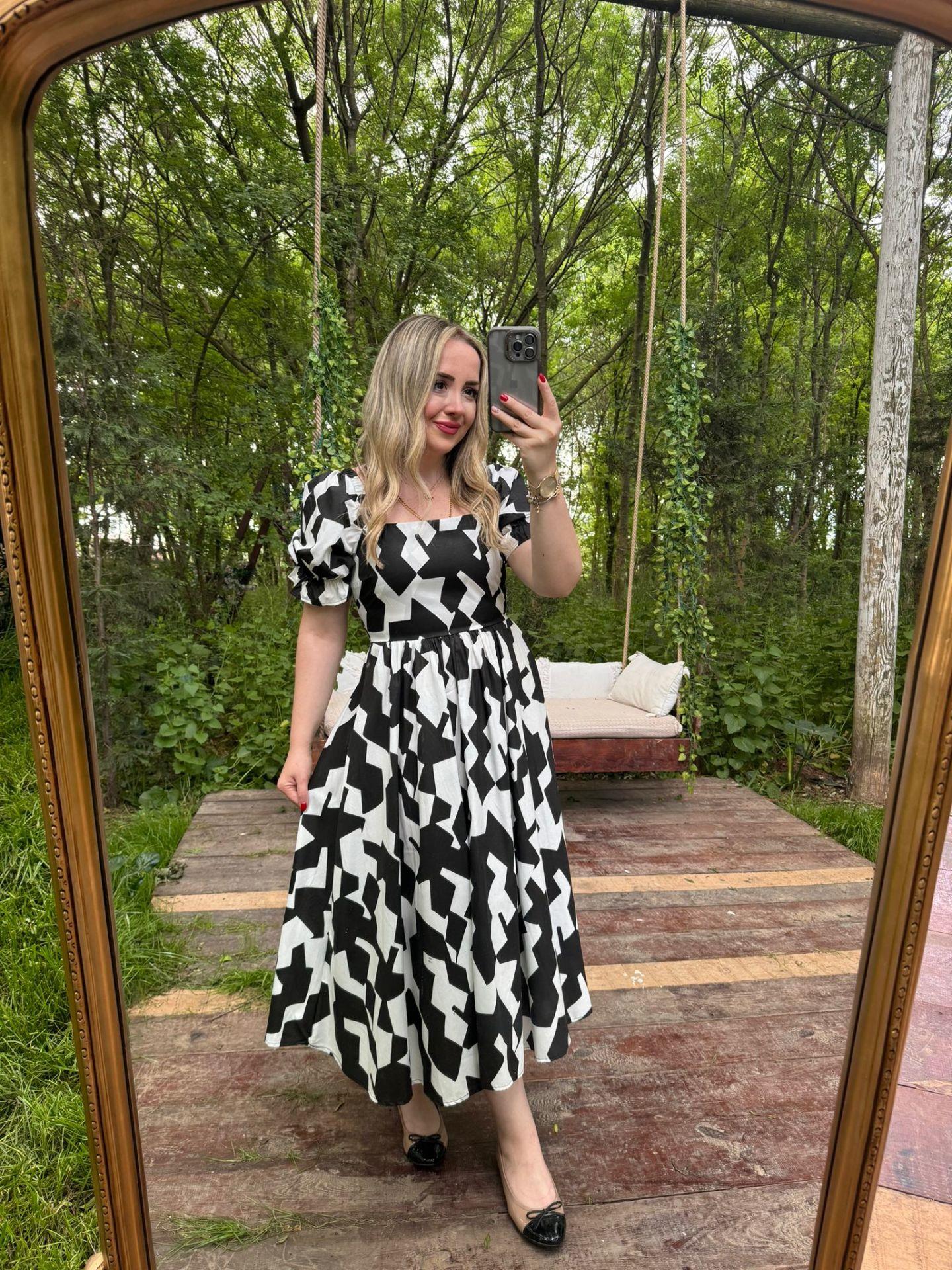 BALON KOL SİYAH BEYAZ DESENLİ KARE YAKA POPLİN ELBİSE