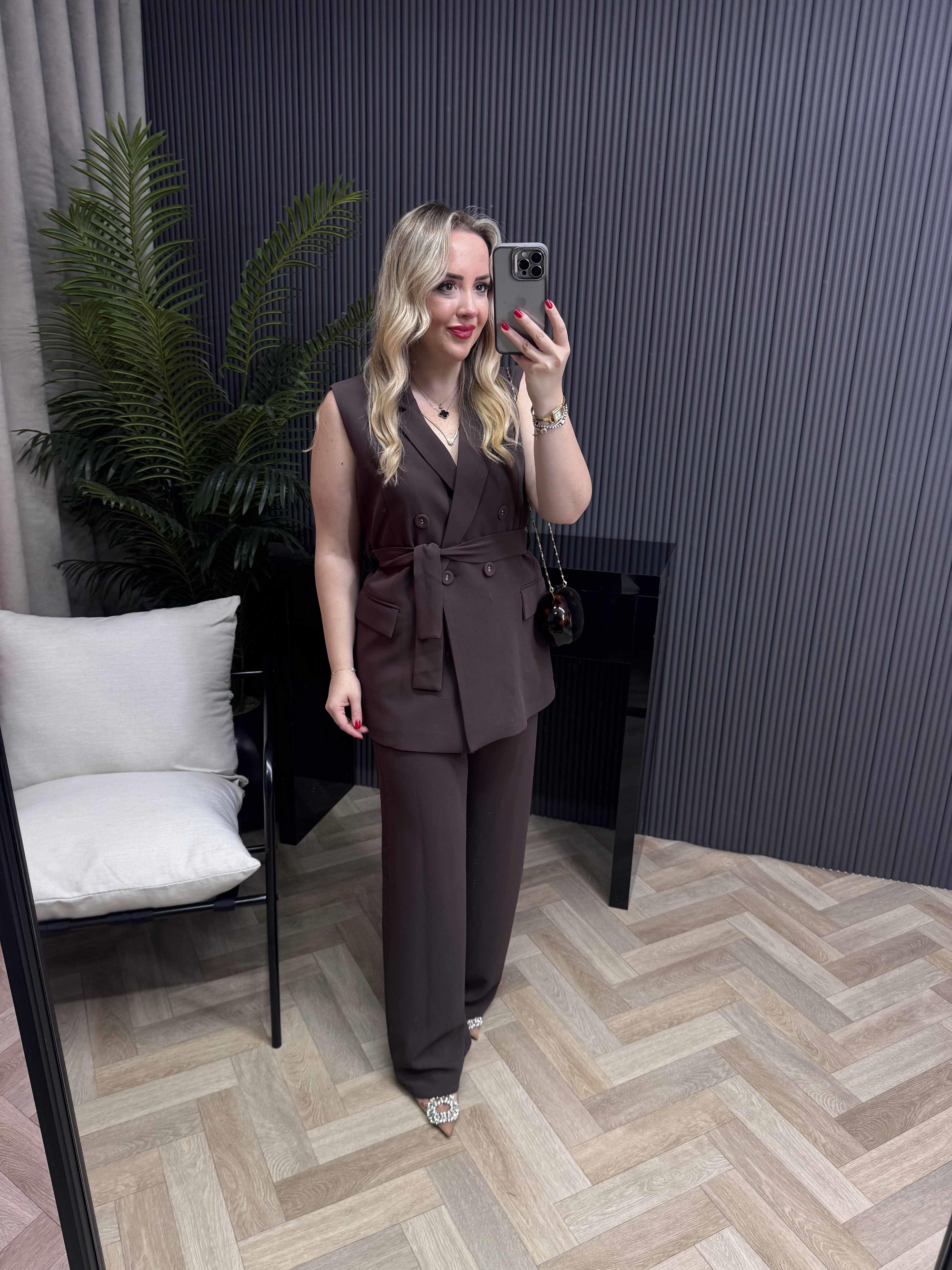 Belden Kuşaklı Yelekli Takım Bitter