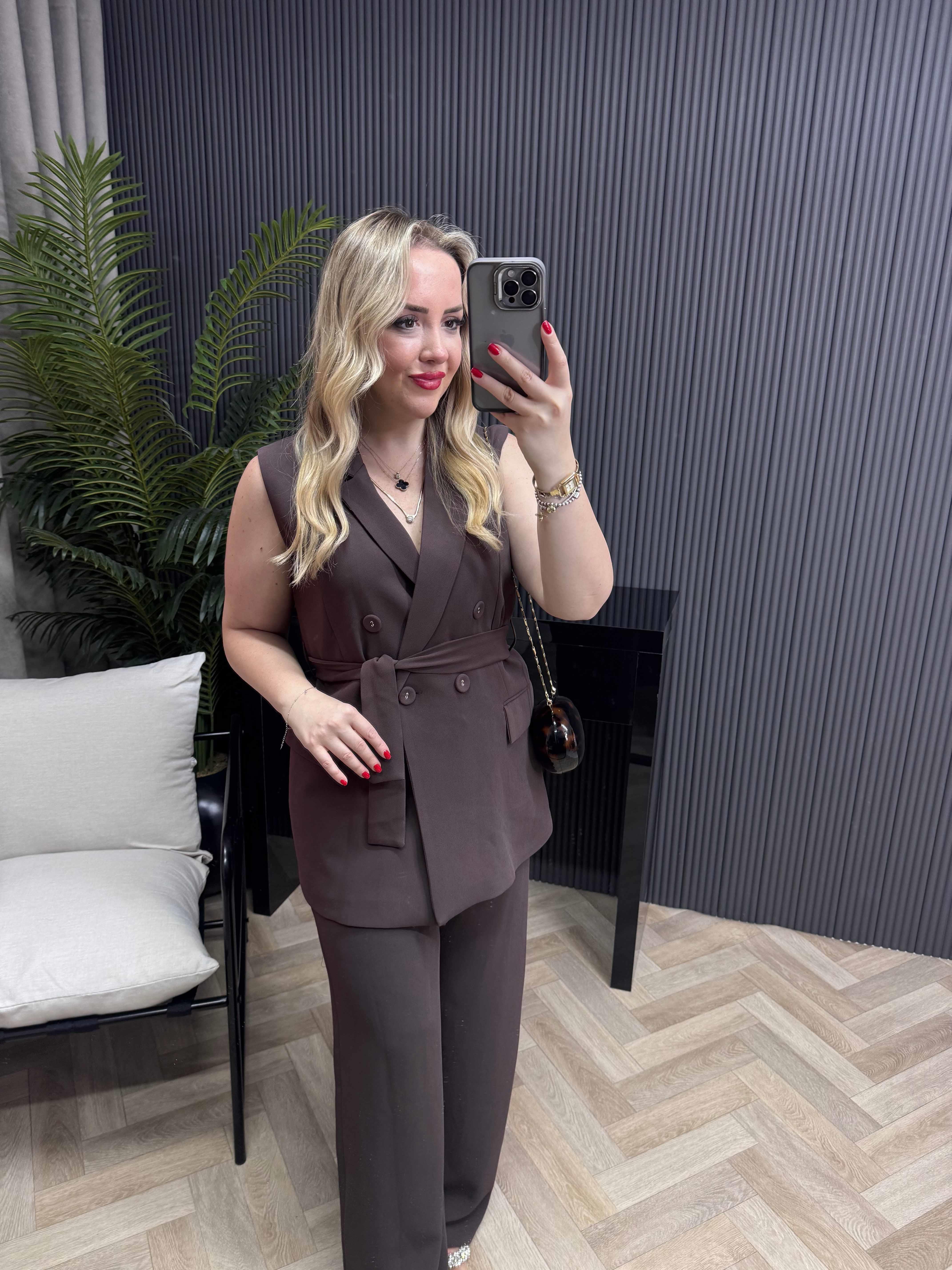 Belden Kuşaklı Yelekli Takım Bitter