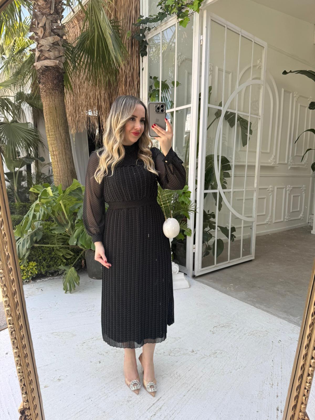 BELİ LASTİKLİ PUANTİYE SİYAH ELBİSE