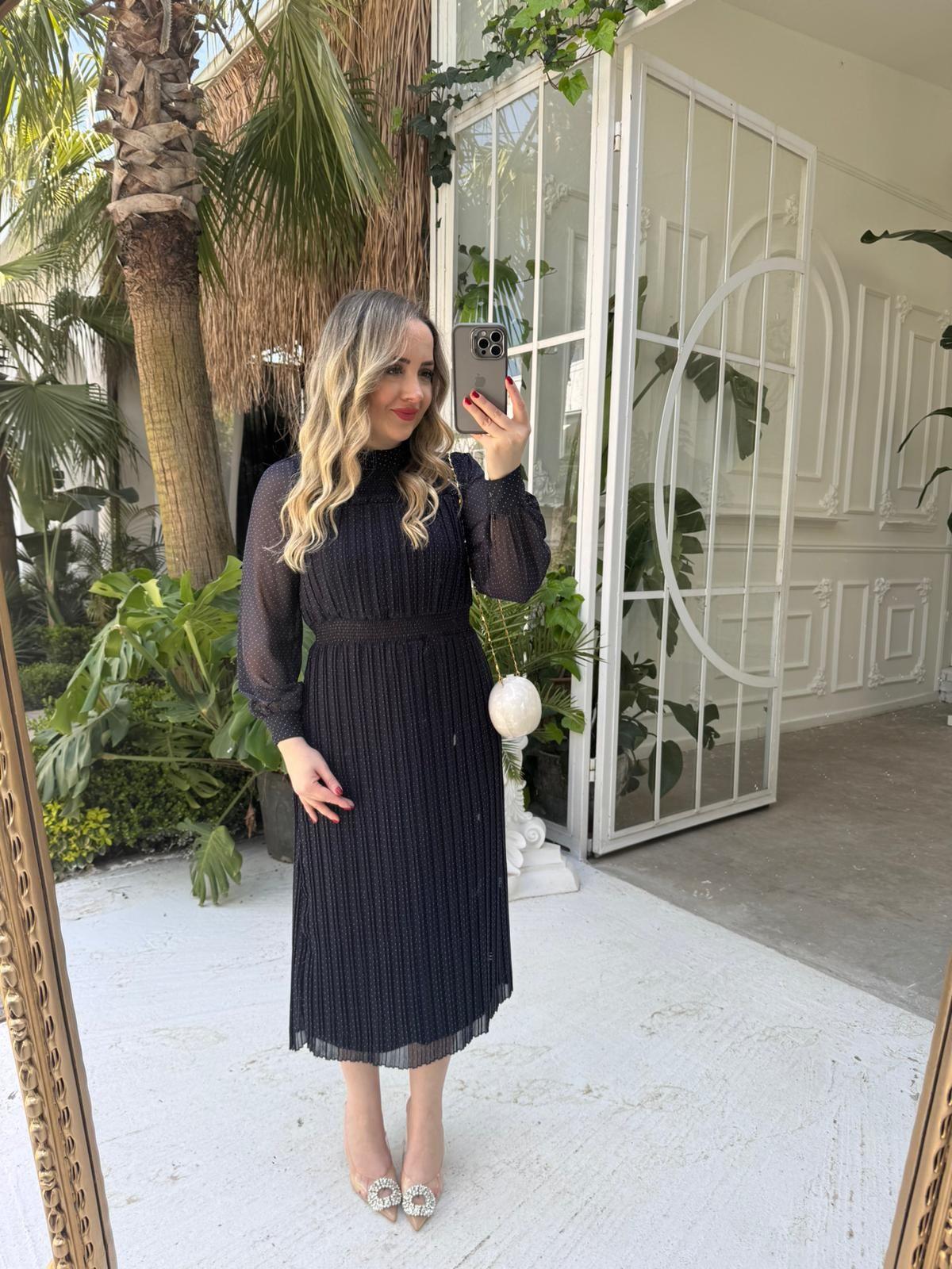 BELİ LASTİKLİ PUANTİYE SİYAH ELBİSE