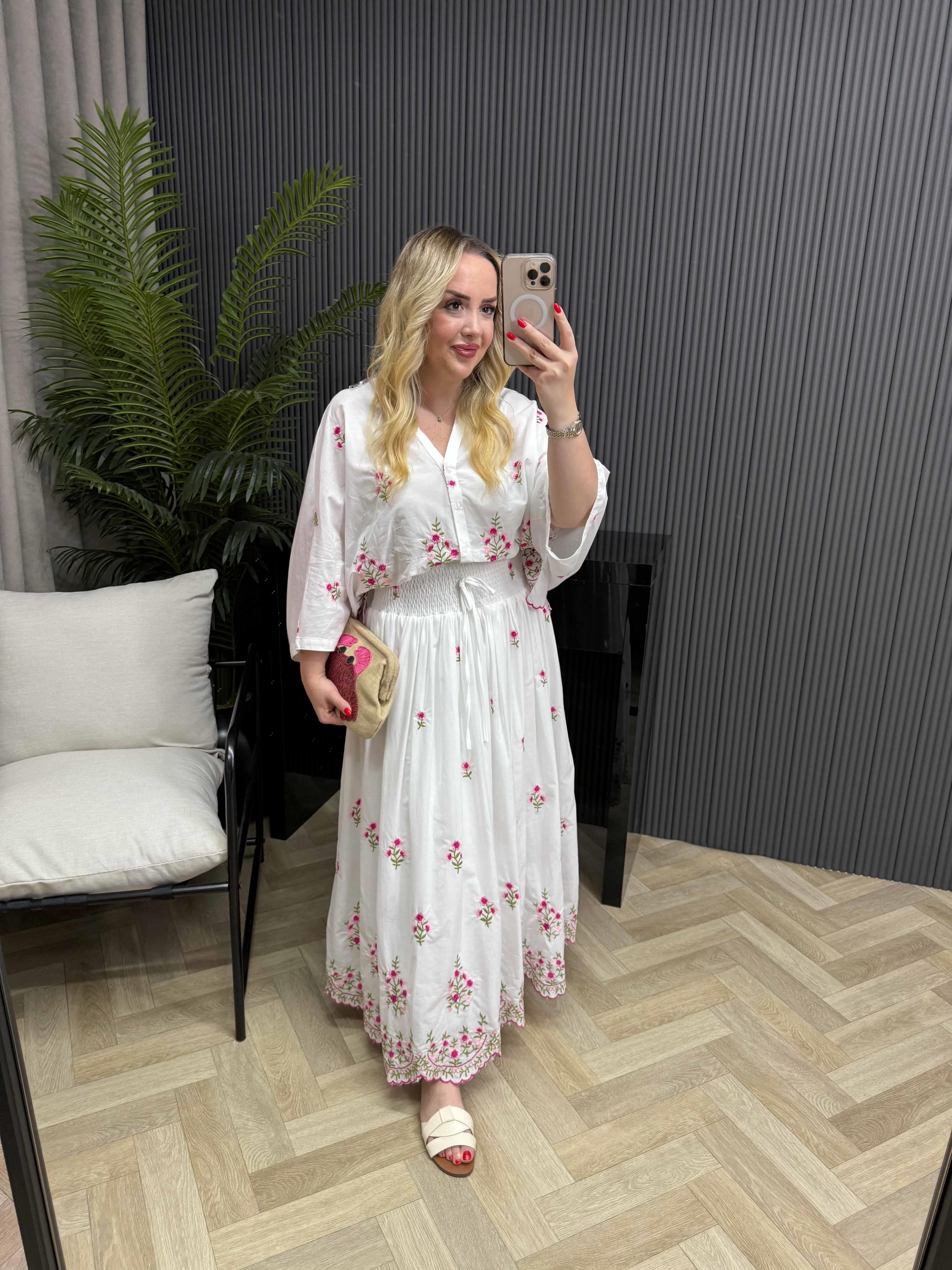 Bella Nakiş İşlemeli Premium İthal Takım Beyaz