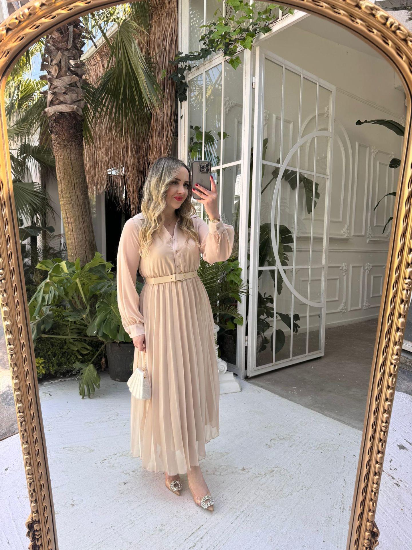 CARMEN PİLİSELİ KEMERLİ ŞİFON ELBİSE BEJ