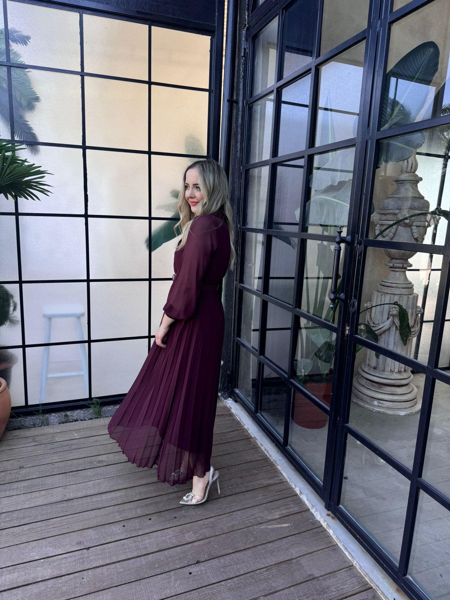 CARMEN PİLİSELİ KEMERLİ ŞİFON ELBİSE MÜRDÜM