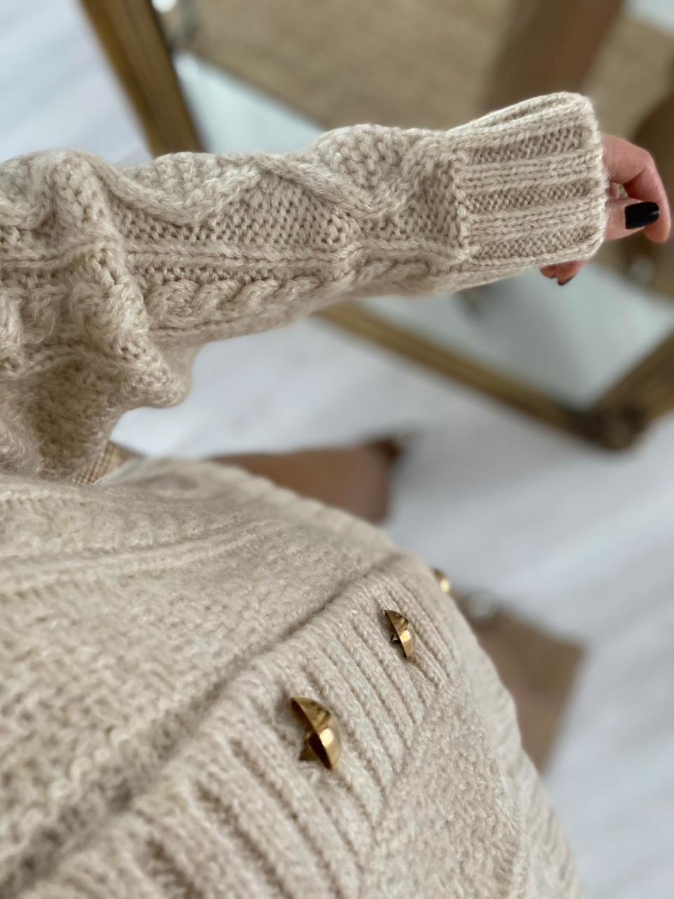 DÜĞME DETAY YUMOŞ YÜN HİRKA KREM