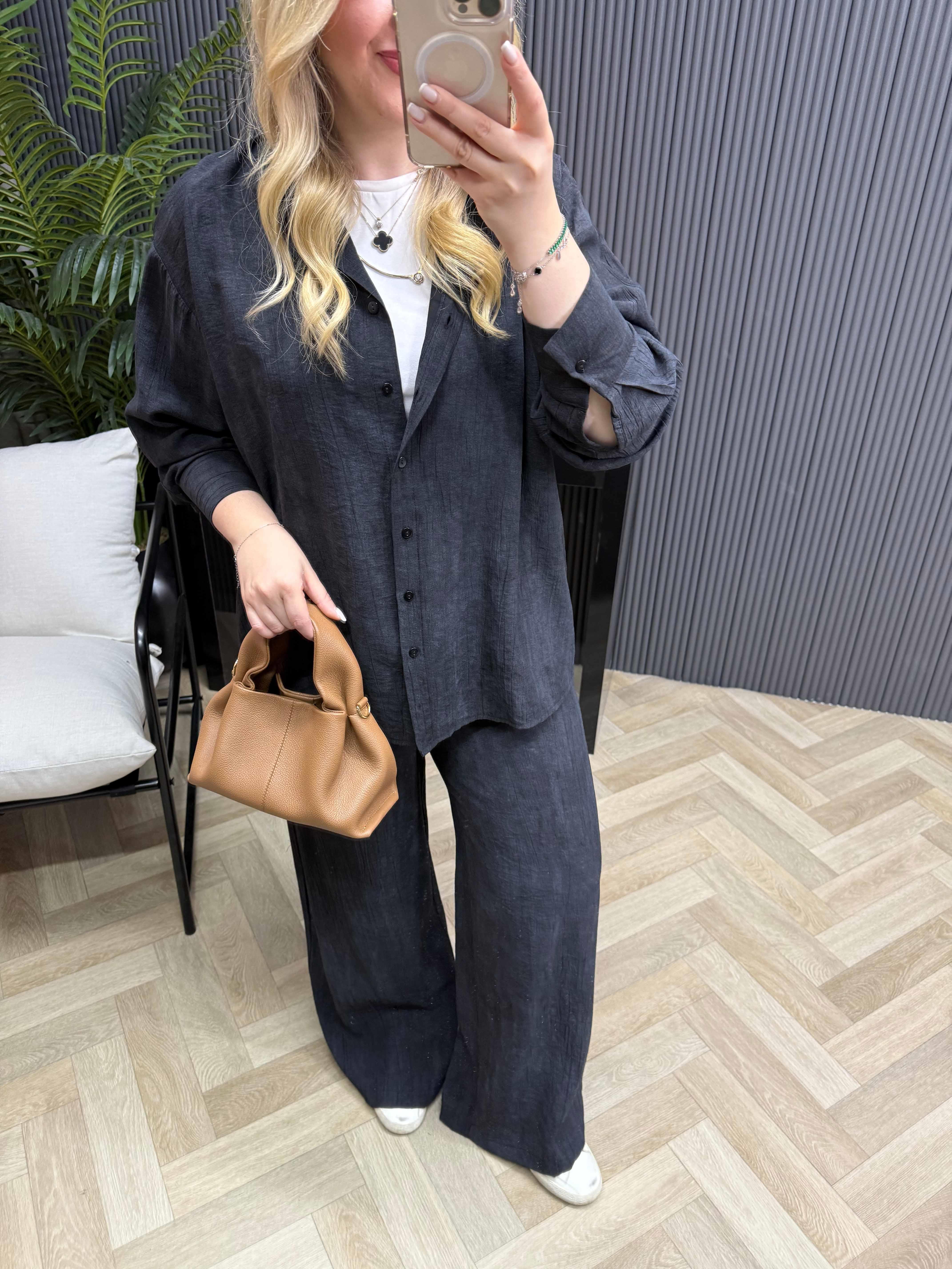 Elina Arkası Fiyonk Detaylı Tasarım Takım Siyah