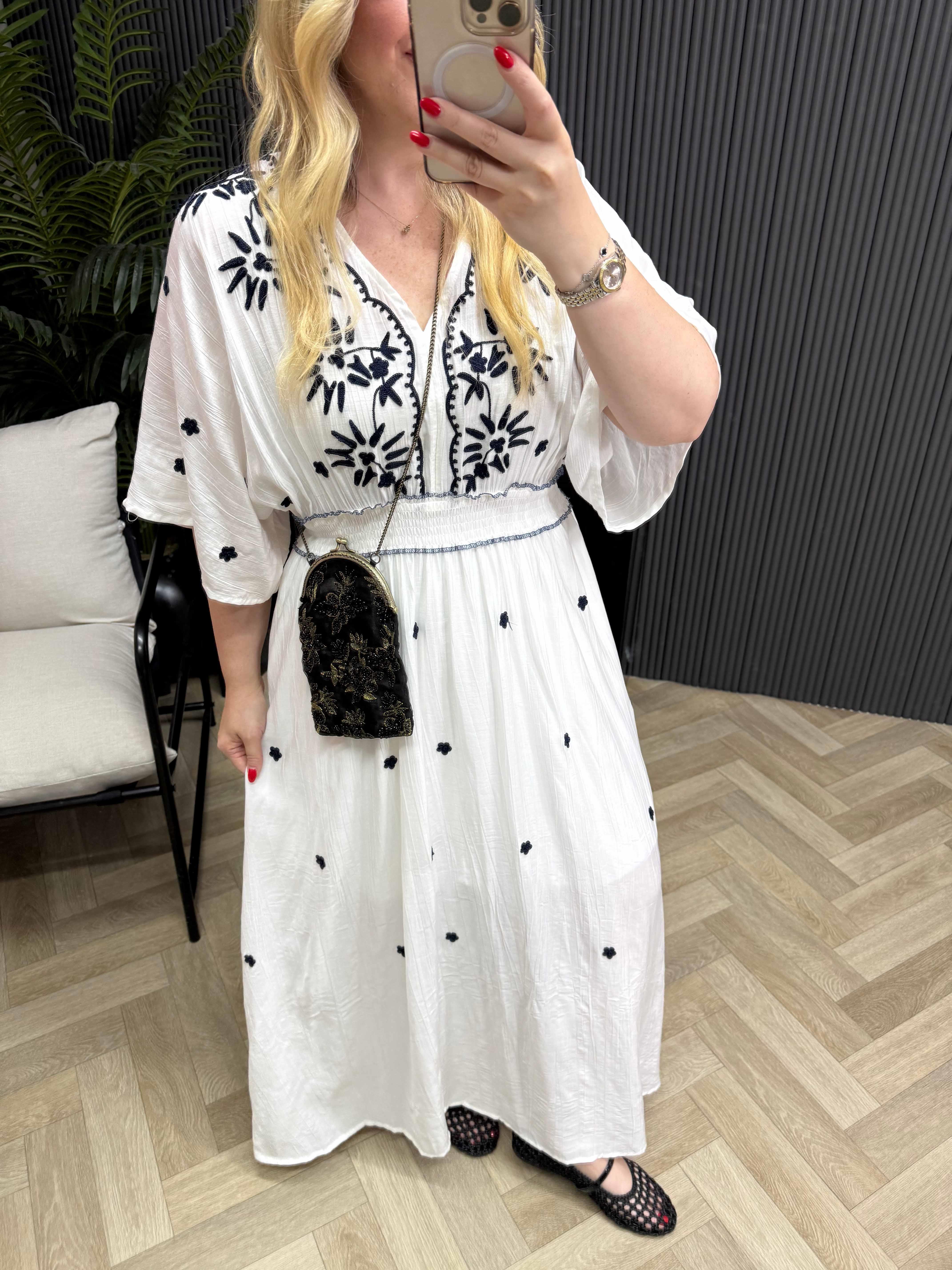 Elsa Siyah Nakiş İşlemli İthal Tasarım Elbise