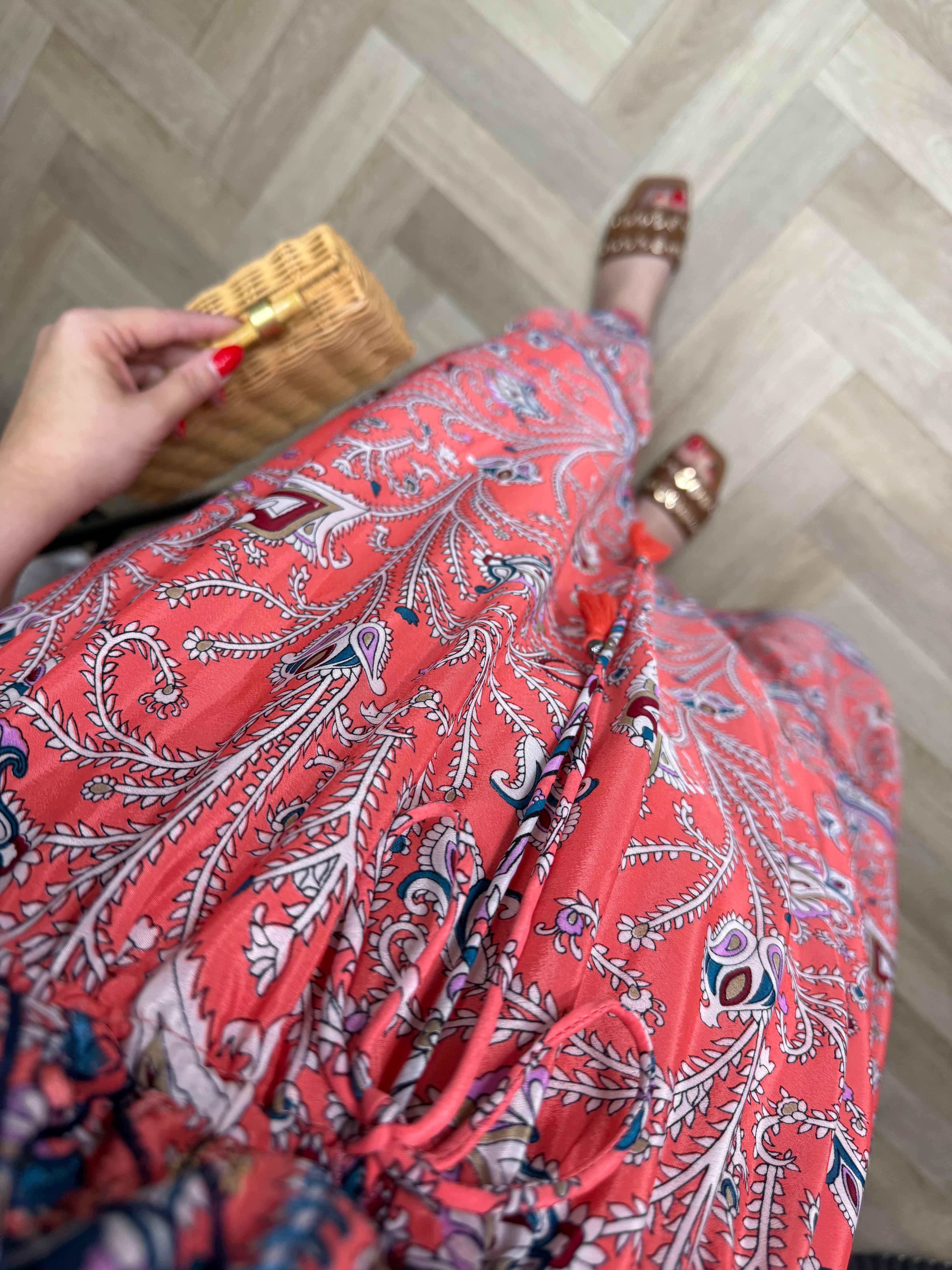 Farah Yakası İşli Özel Tasarım İthal İpek Saten Elbise Pembe Desenli