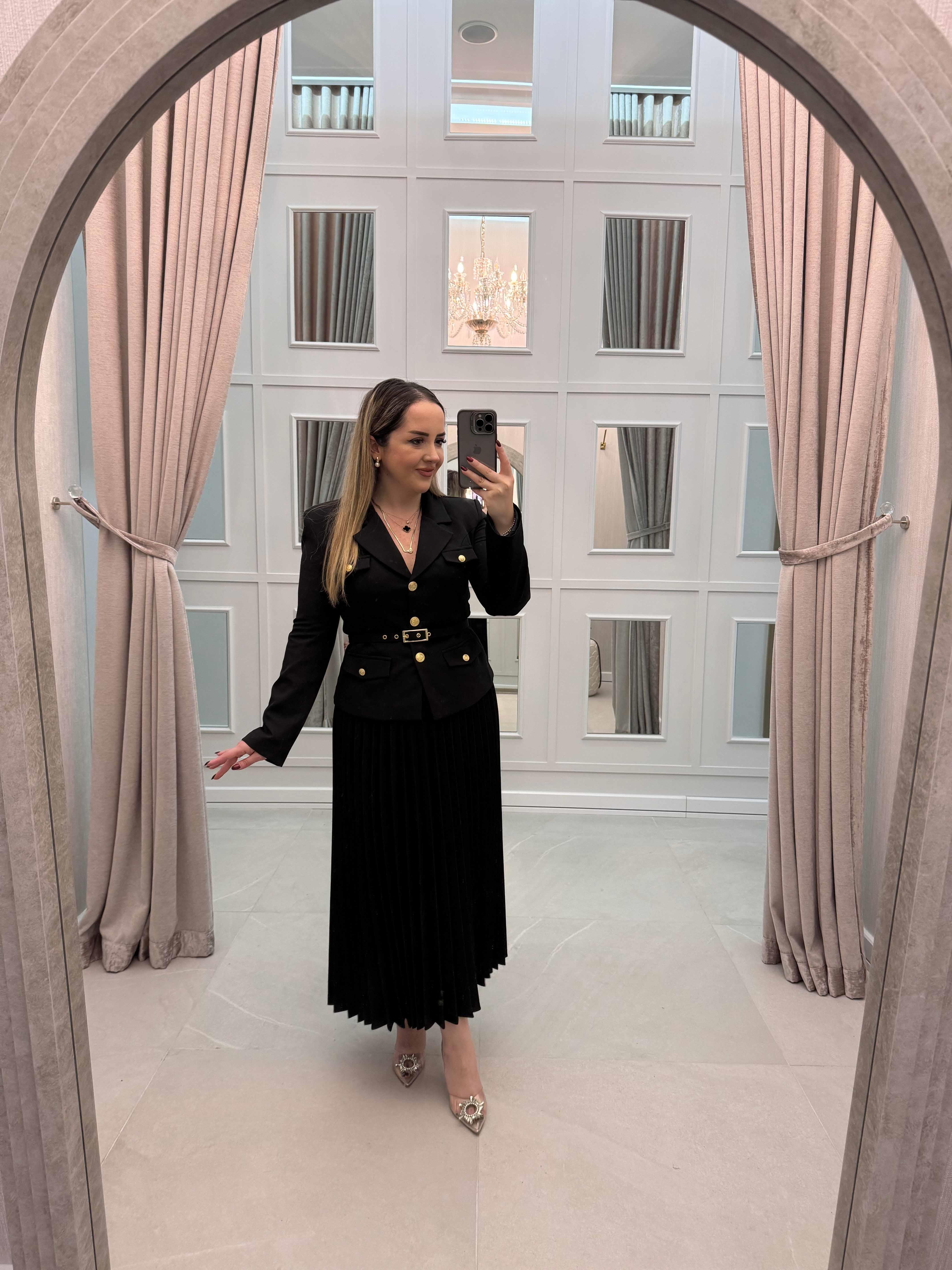 Faye Gold Detaylı Kemerli Ceket Ve Etek Takım Siyah