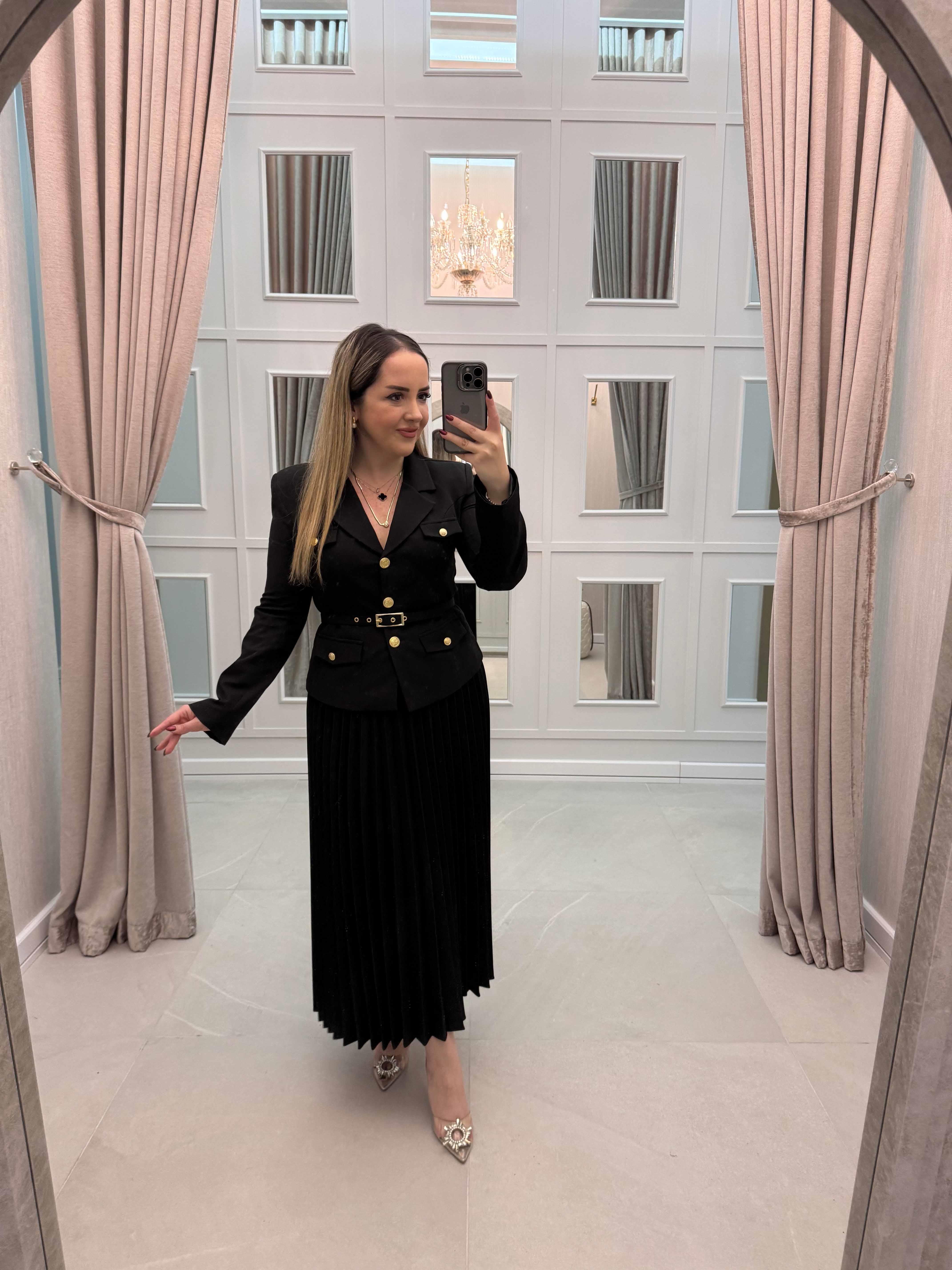 Faye Gold Detaylı Kemerli Ceket Ve Etek Takım Siyah