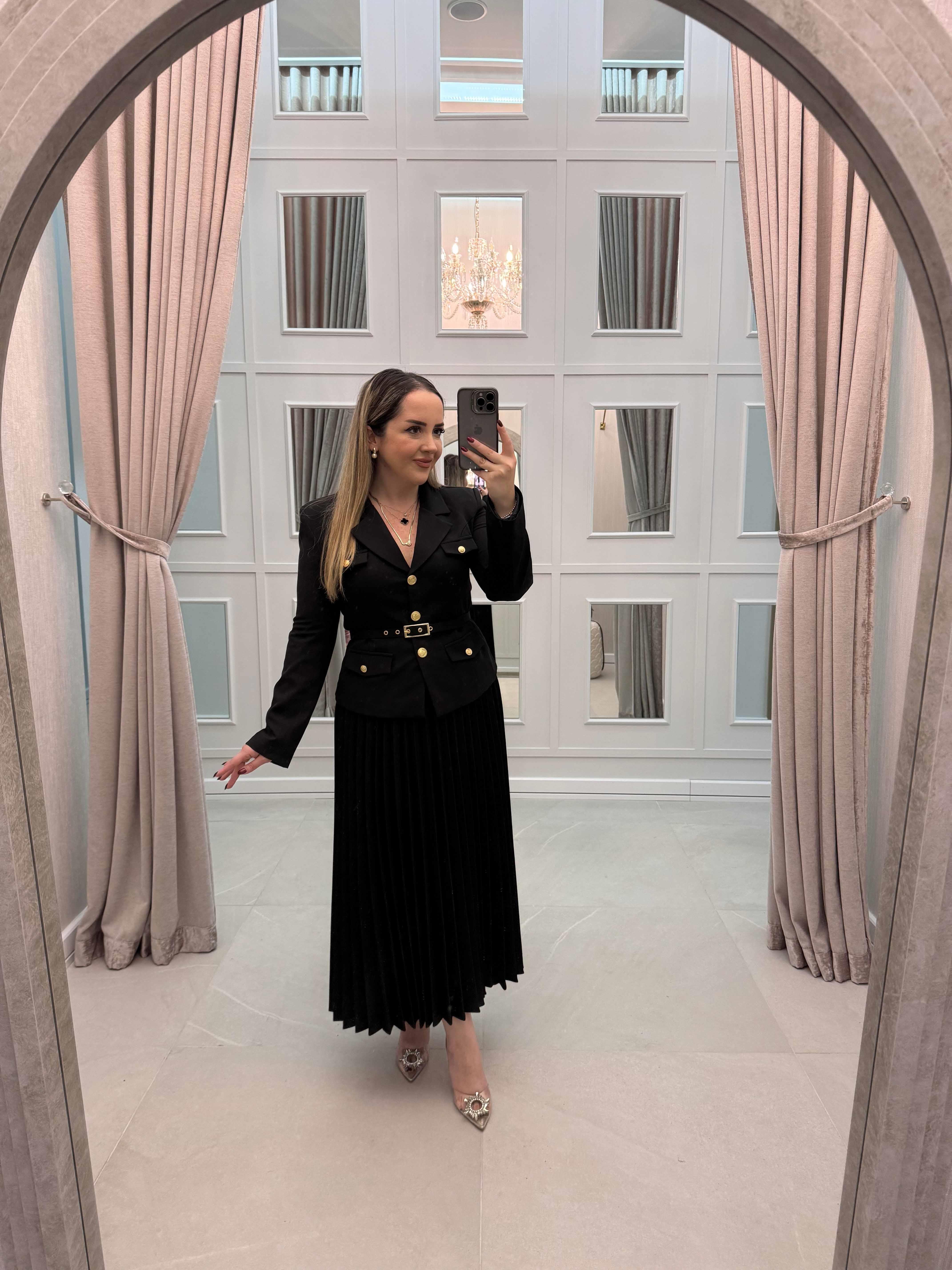 Faye Gold Detaylı Kemerli Ceket Ve Etek Takım Siyah