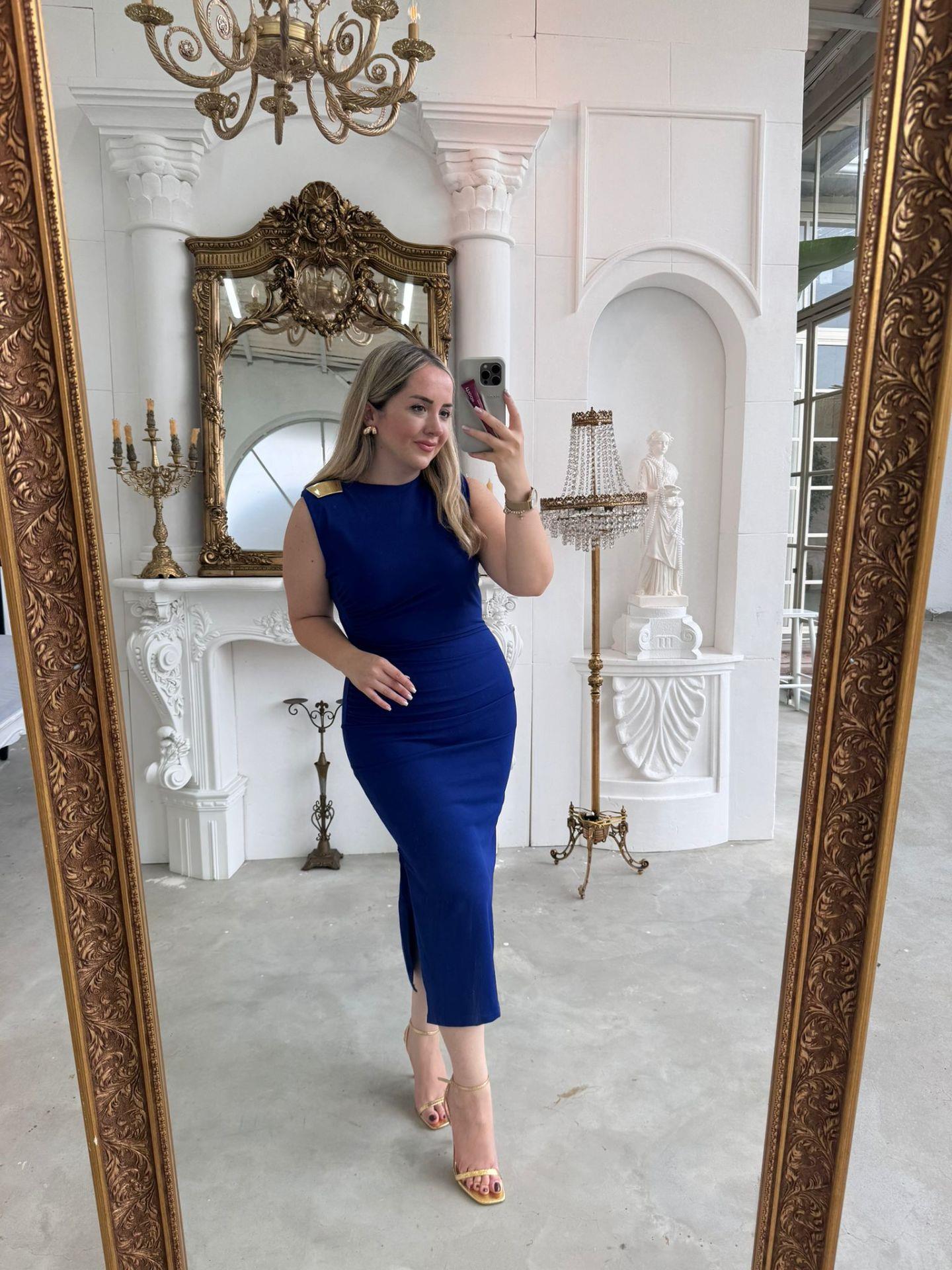 GOLD DETAY BROŞLU DRAPELİ KREP ELBİSE SAKS MAVİ