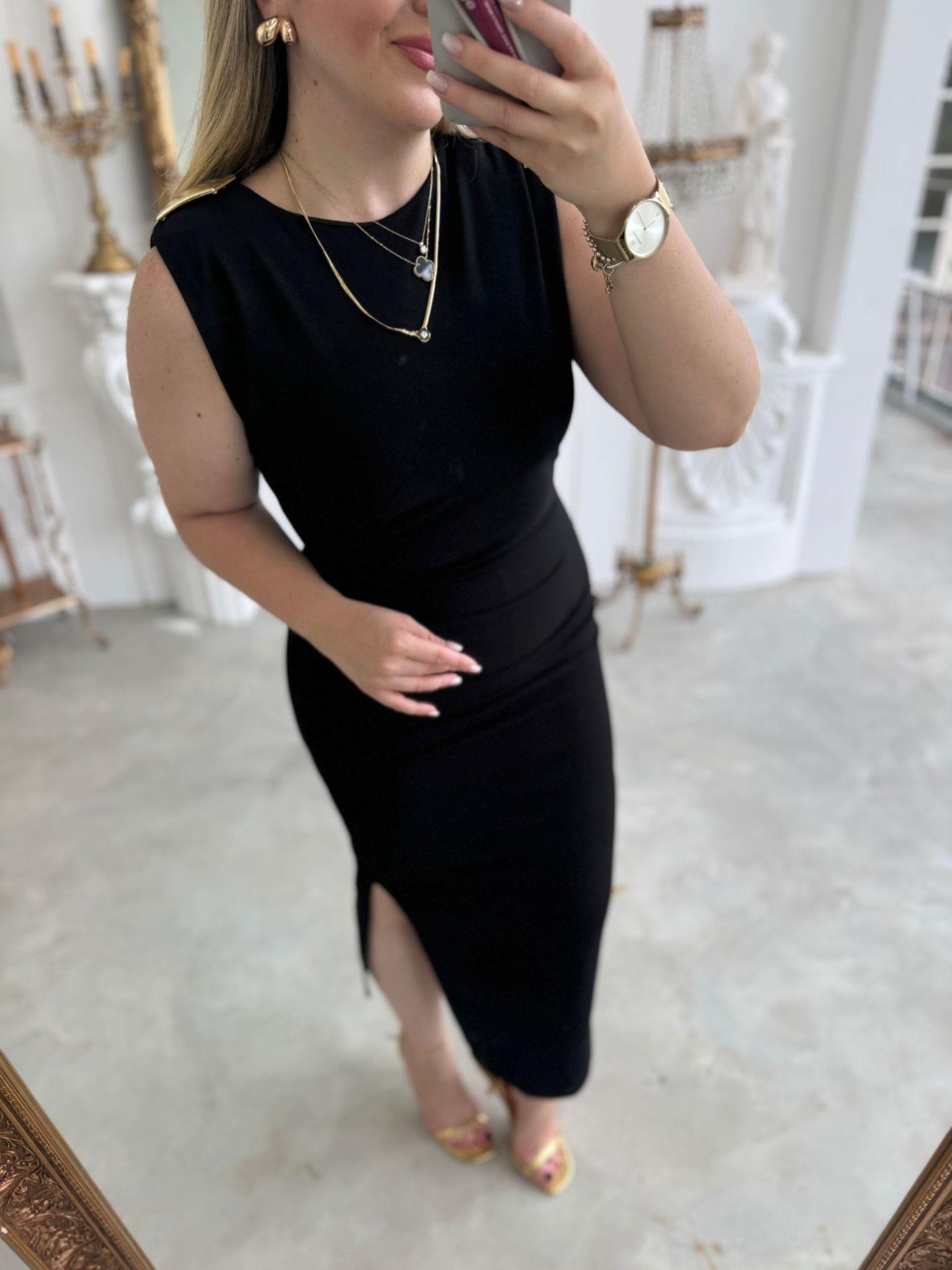 GOLD DETAY BROŞLU DRAPELİ KREP ELBİSE SİYAH