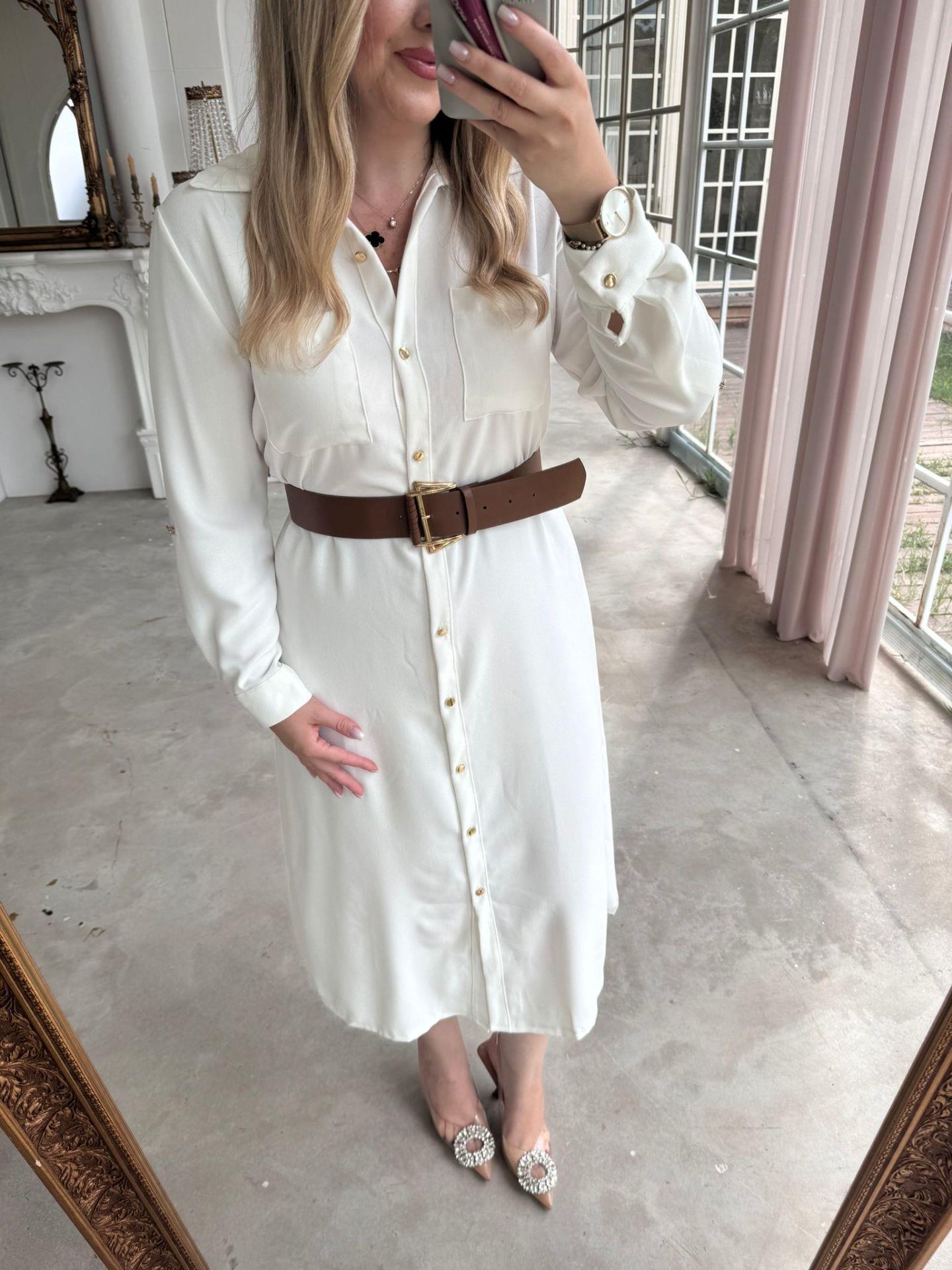 GOLD DÜĞMELİ TABA KEMERLİ BEYAZ ELBİSE