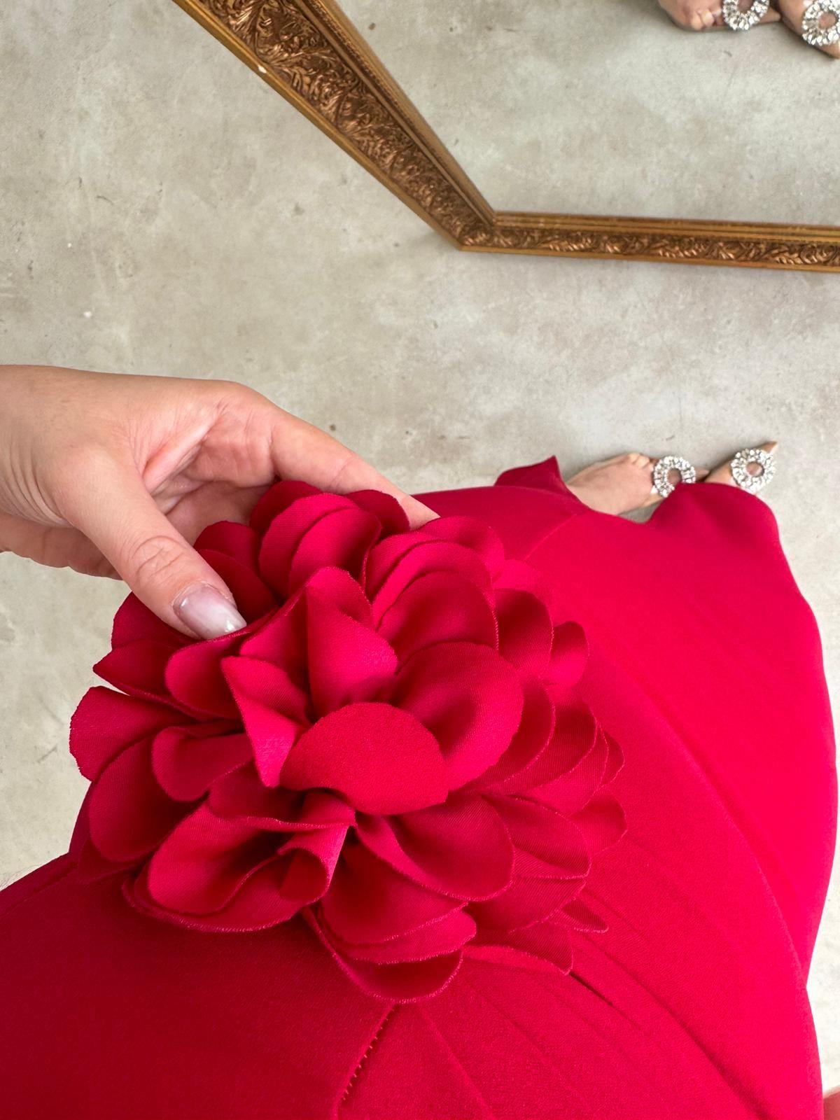 GÜL BROŞ DETAYLI VATKALI KREP ELBİSE KIRMIZI