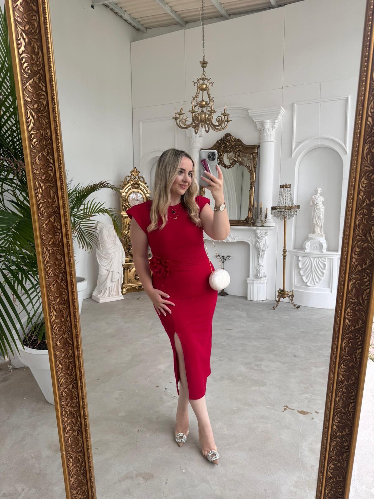 GÜL BROŞ DETAYLI VATKALI KREP ELBİSE KIRMIZI