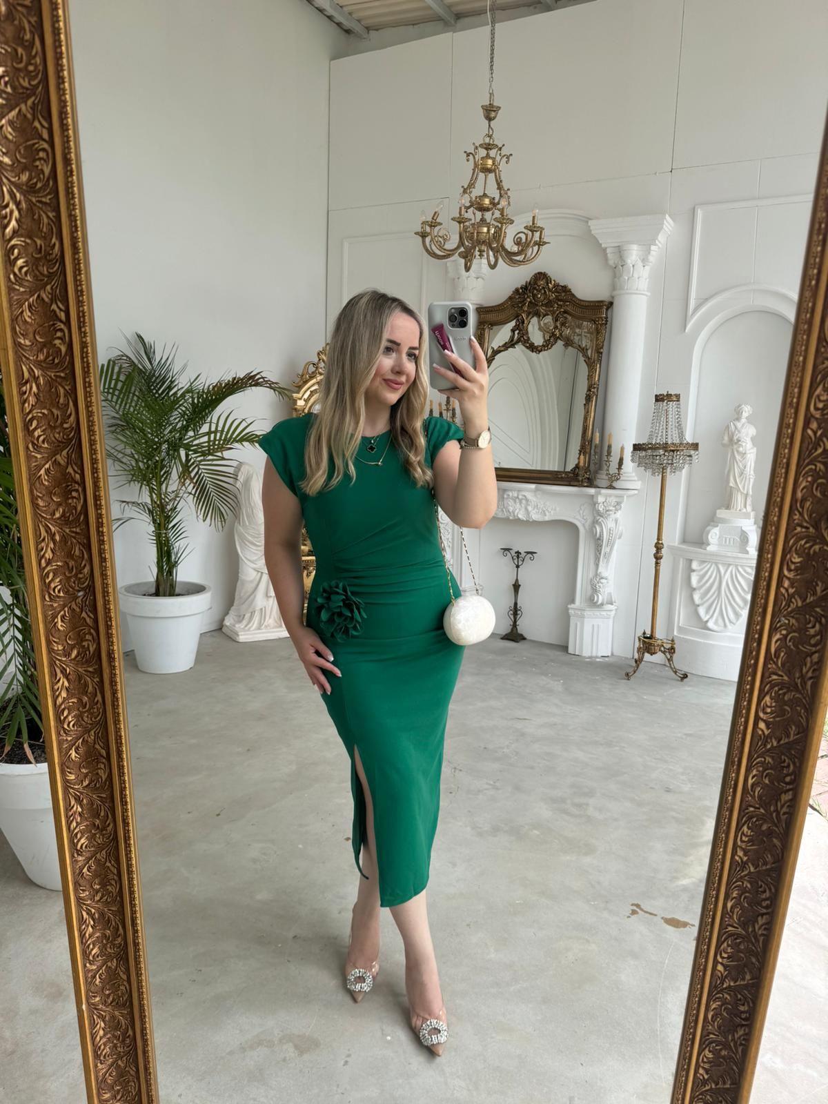 GÜL BROŞ DETAYLI VATKALI KREP ELBİSE YEŞİL