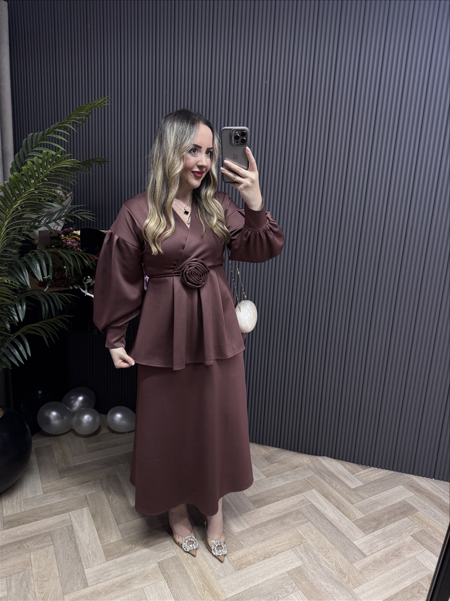 Gül Detaylı Etekli Takım Acı Kahve