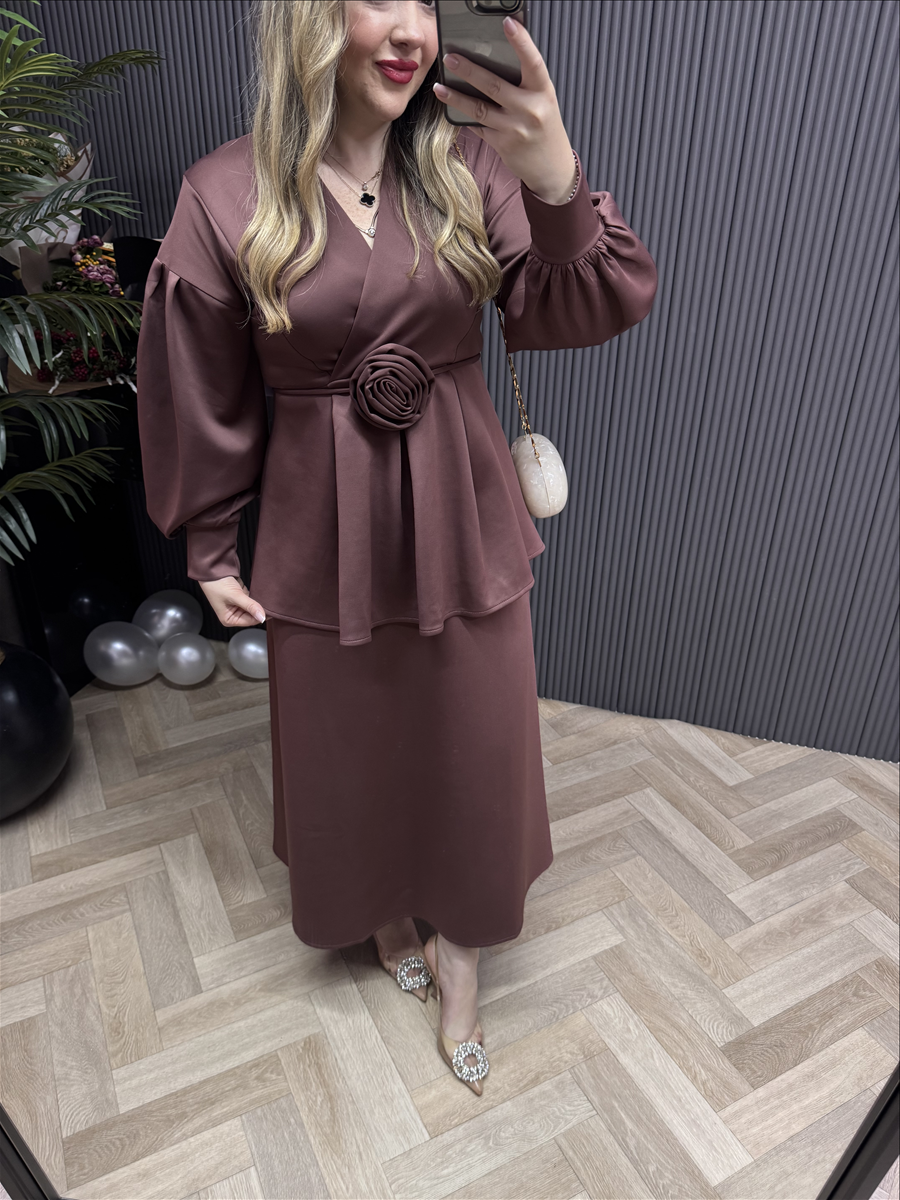Gül Detaylı Etekli Takım Acı Kahve