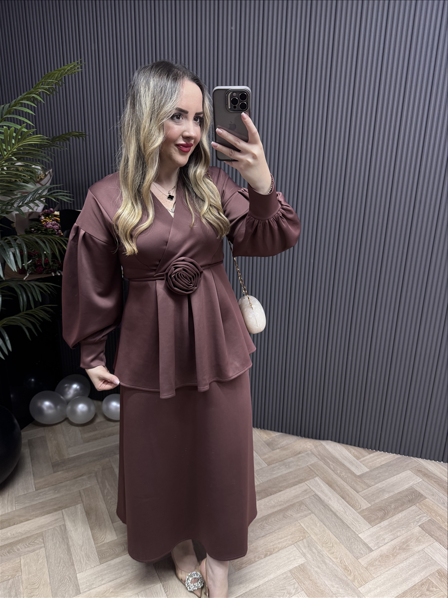 Gül Detaylı Etekli Takım Acı Kahve