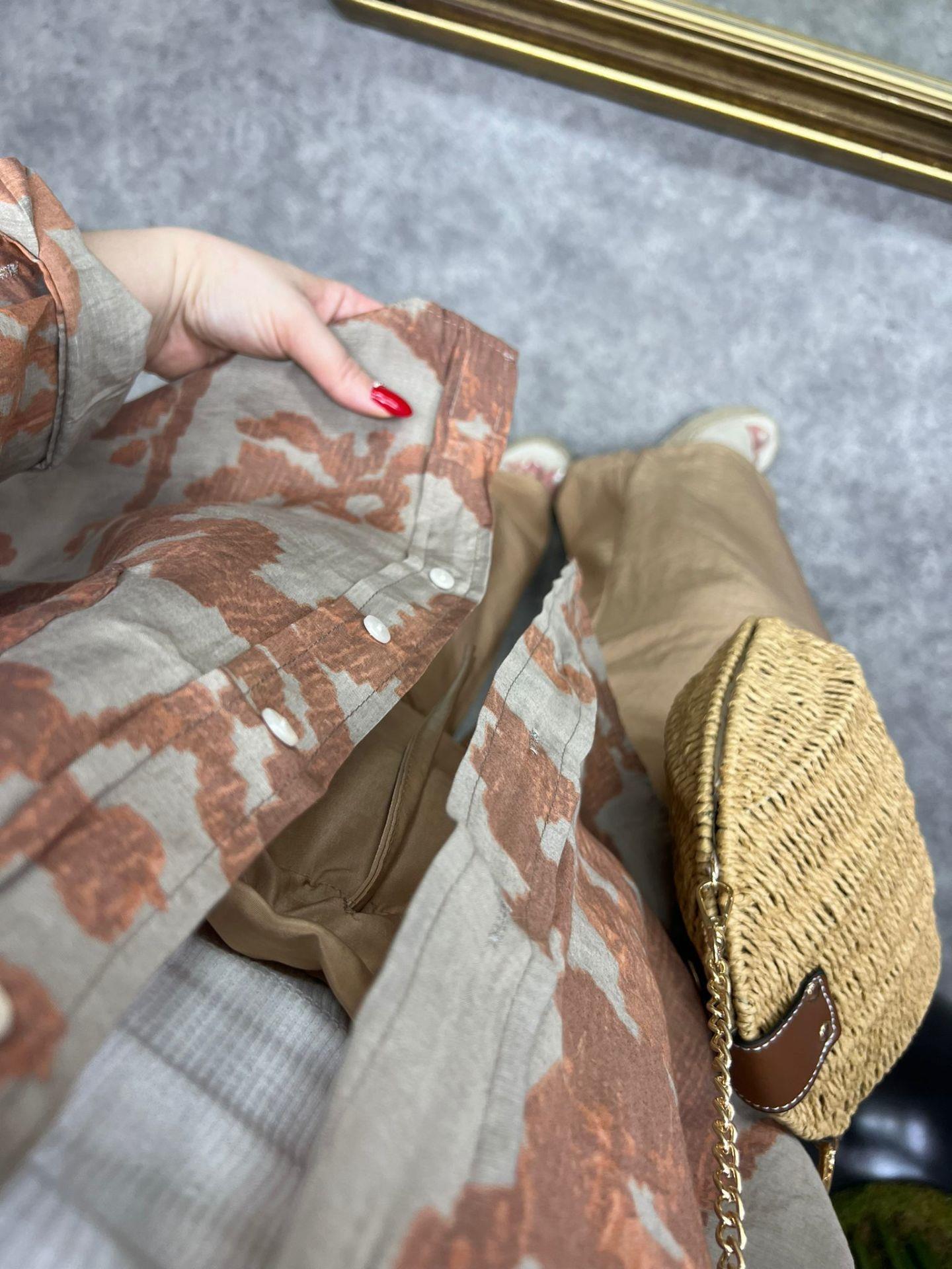 KAHVERENGİ DESENLİ TENSEL KETEN GÖMLEK